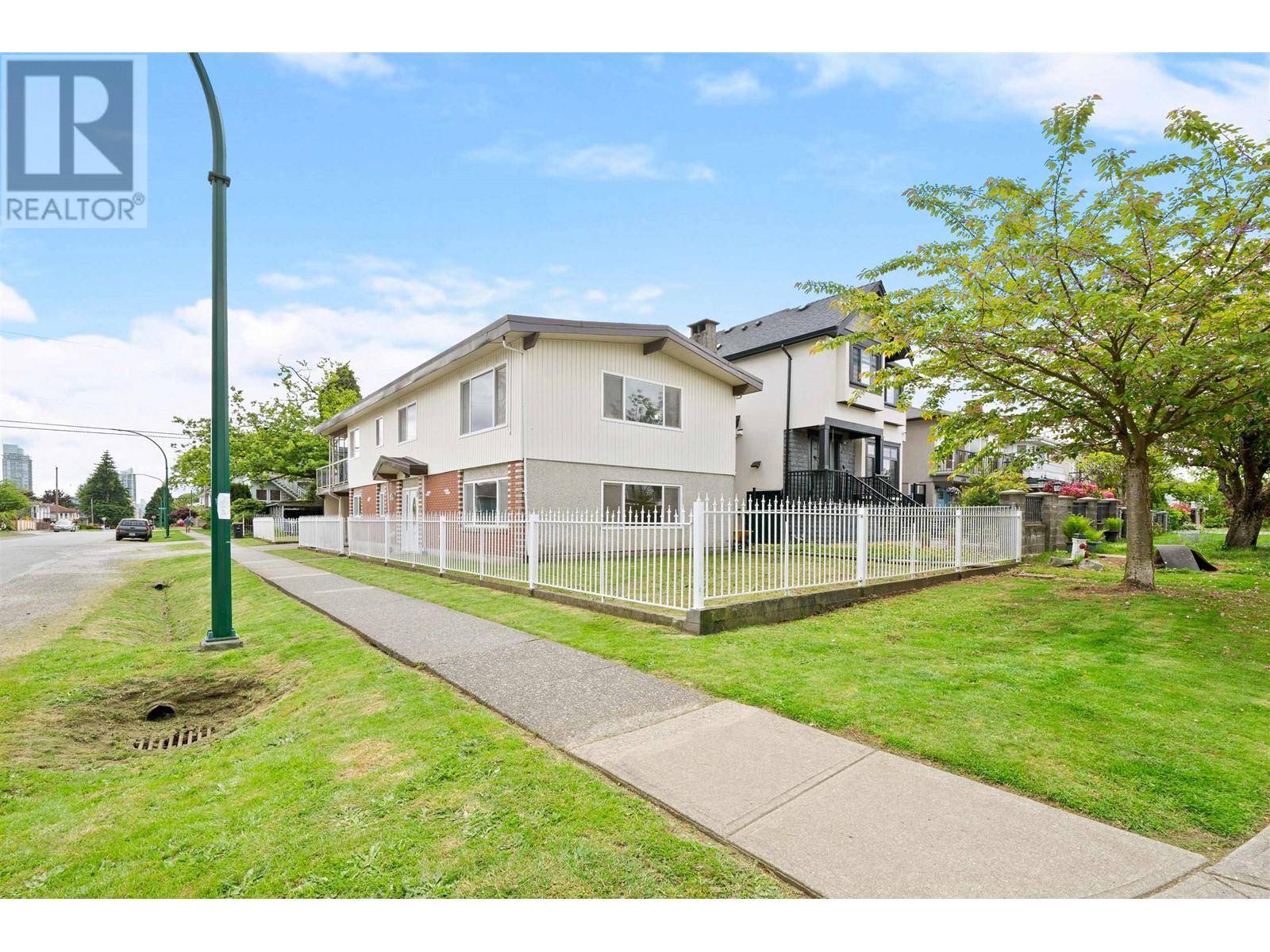Burnaby, BC V5C5C6,687 ROSSER AVENUE
