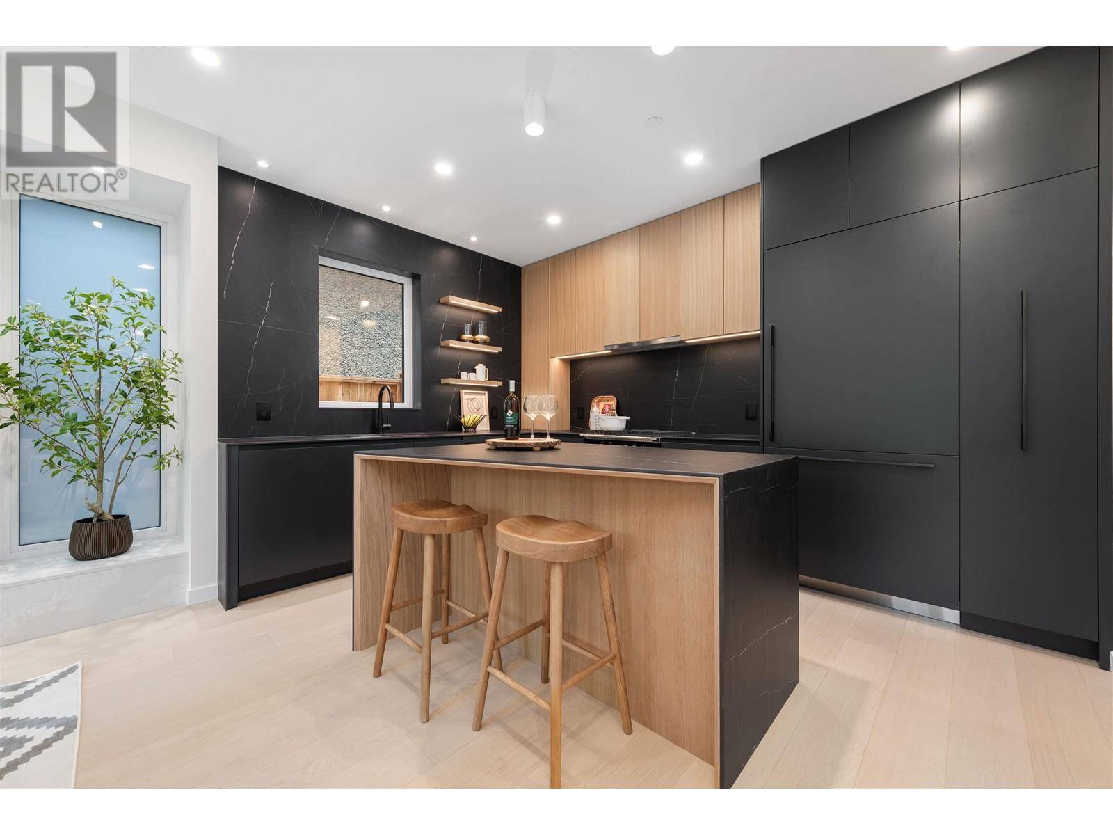 Vancouver, BC V6K2X2,2764 West 14TH AVE #1