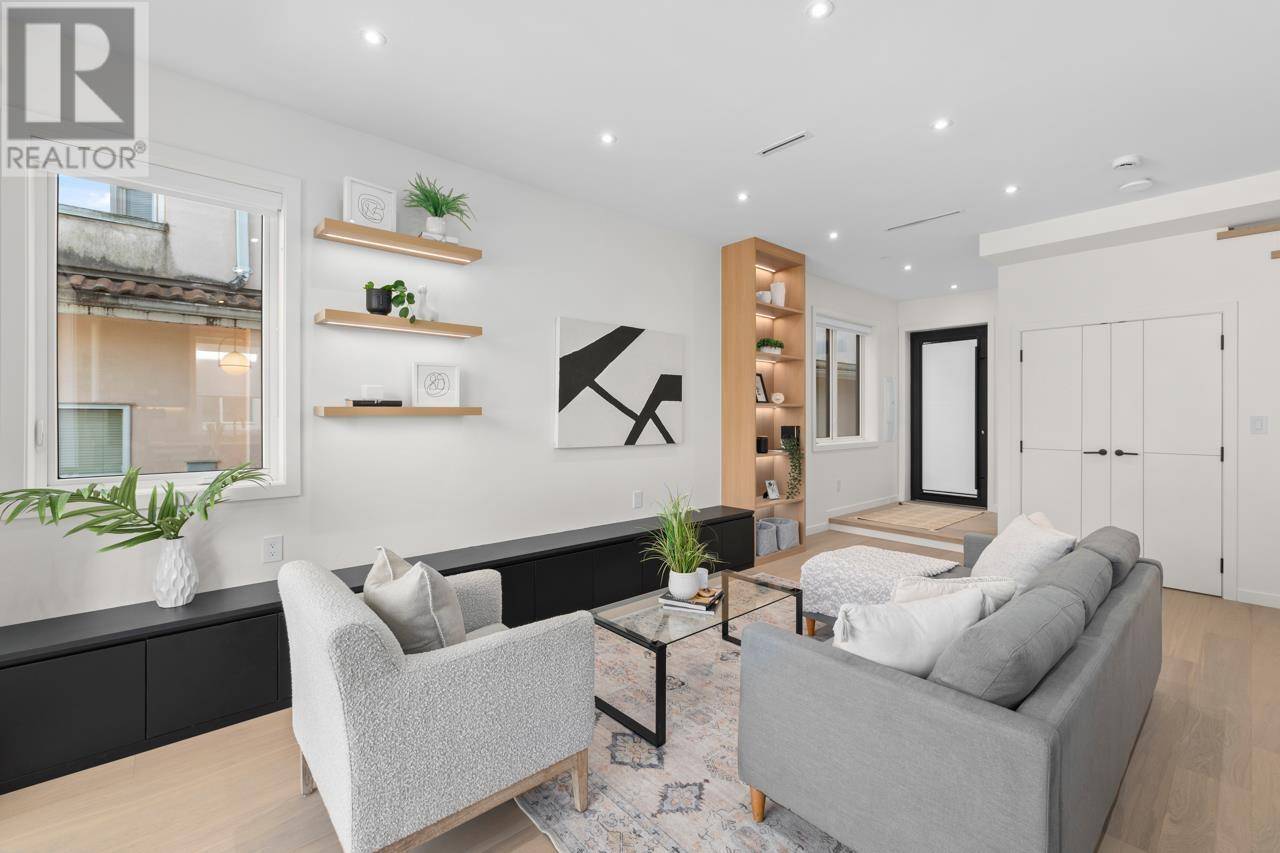 Vancouver, BC V5Z1V9,679 W 18TH AVENUE