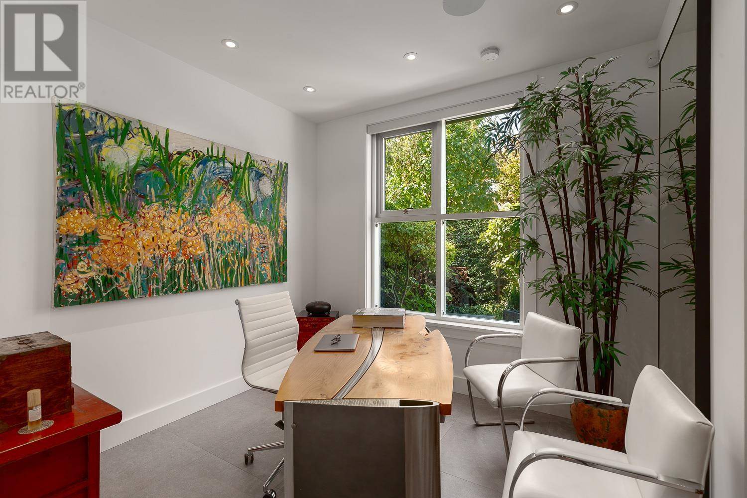 Vancouver, BC V6A4M1,708 HEATLEY AVENUE