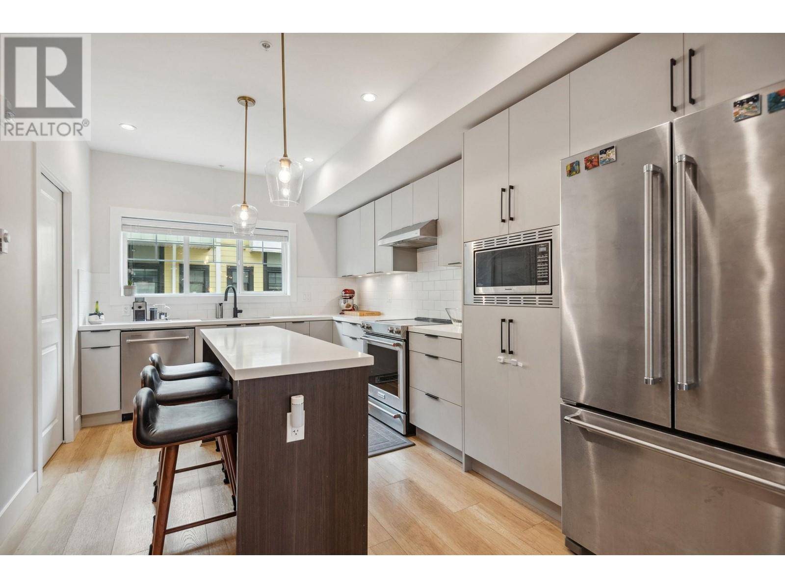Port Moody, BC V3H0M6,80 ELGIN ST #207