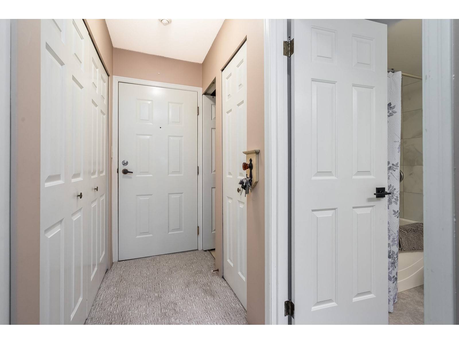 White Rock, BC V4B2L2,15290 THRIFT #102
