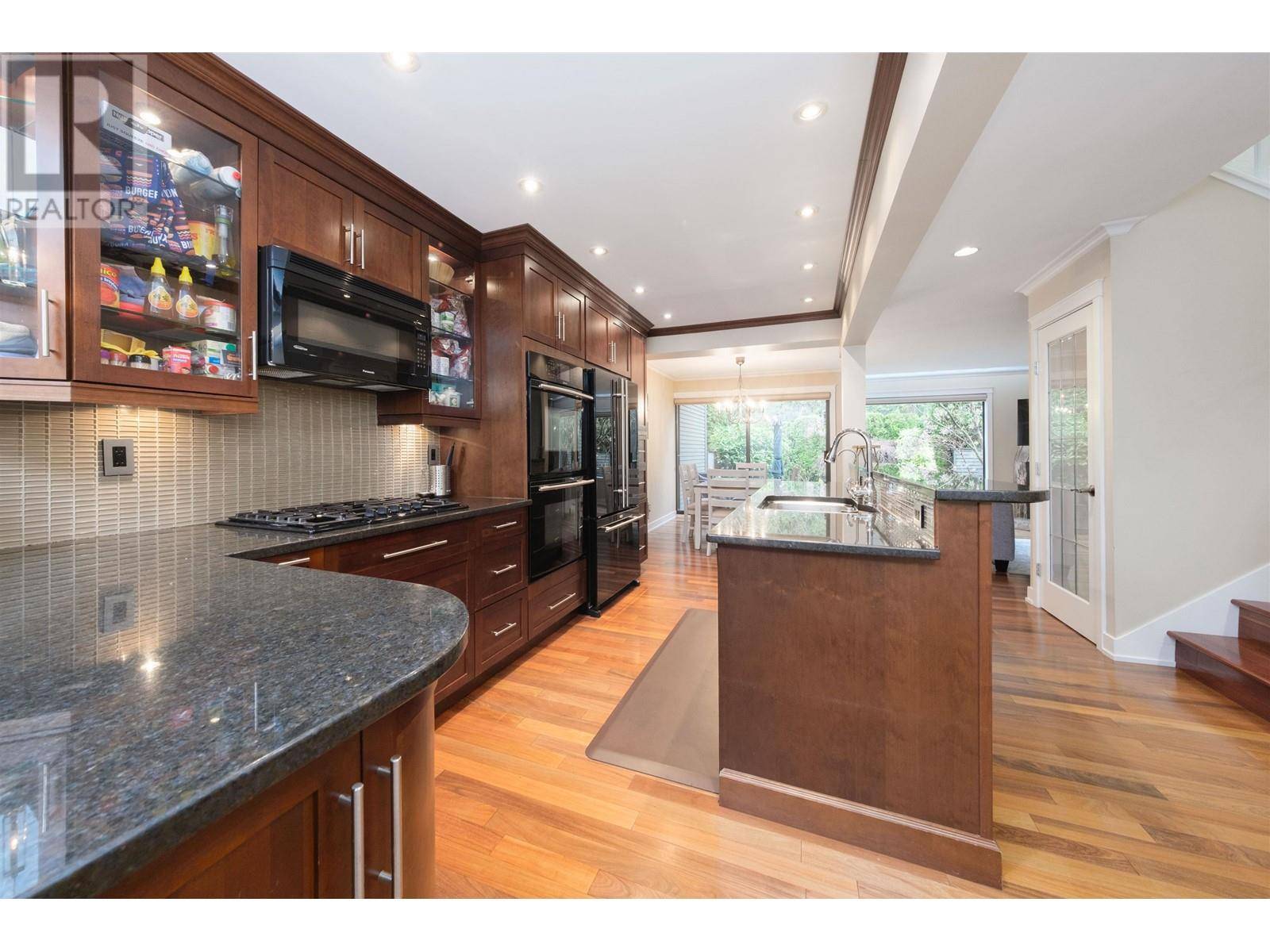 North Vancouver, BC V7R2H8,1151 MONTROYAL BOULEVARD