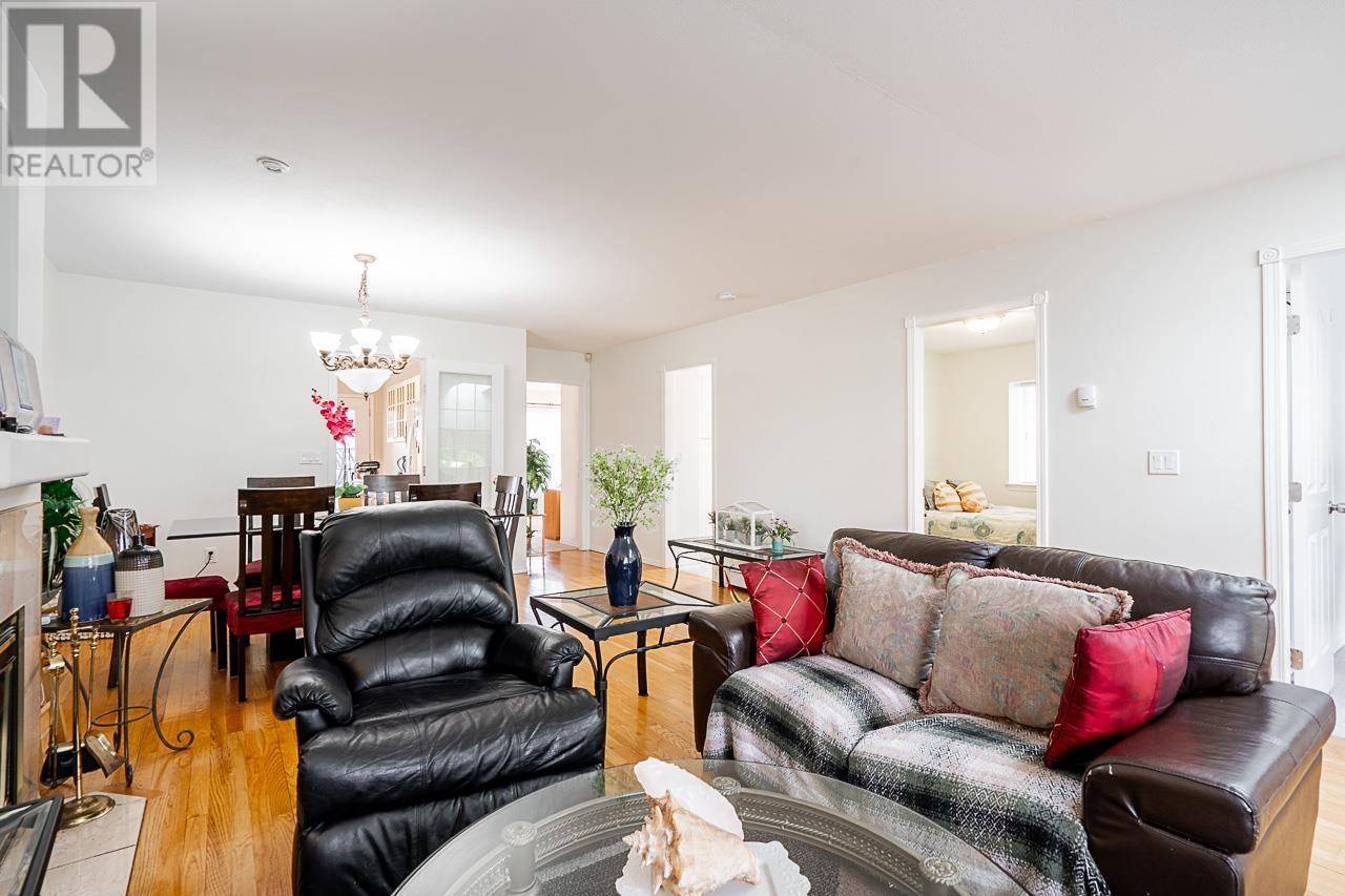 Burnaby, BC V3N1C2,7936 EDMONDS STREET