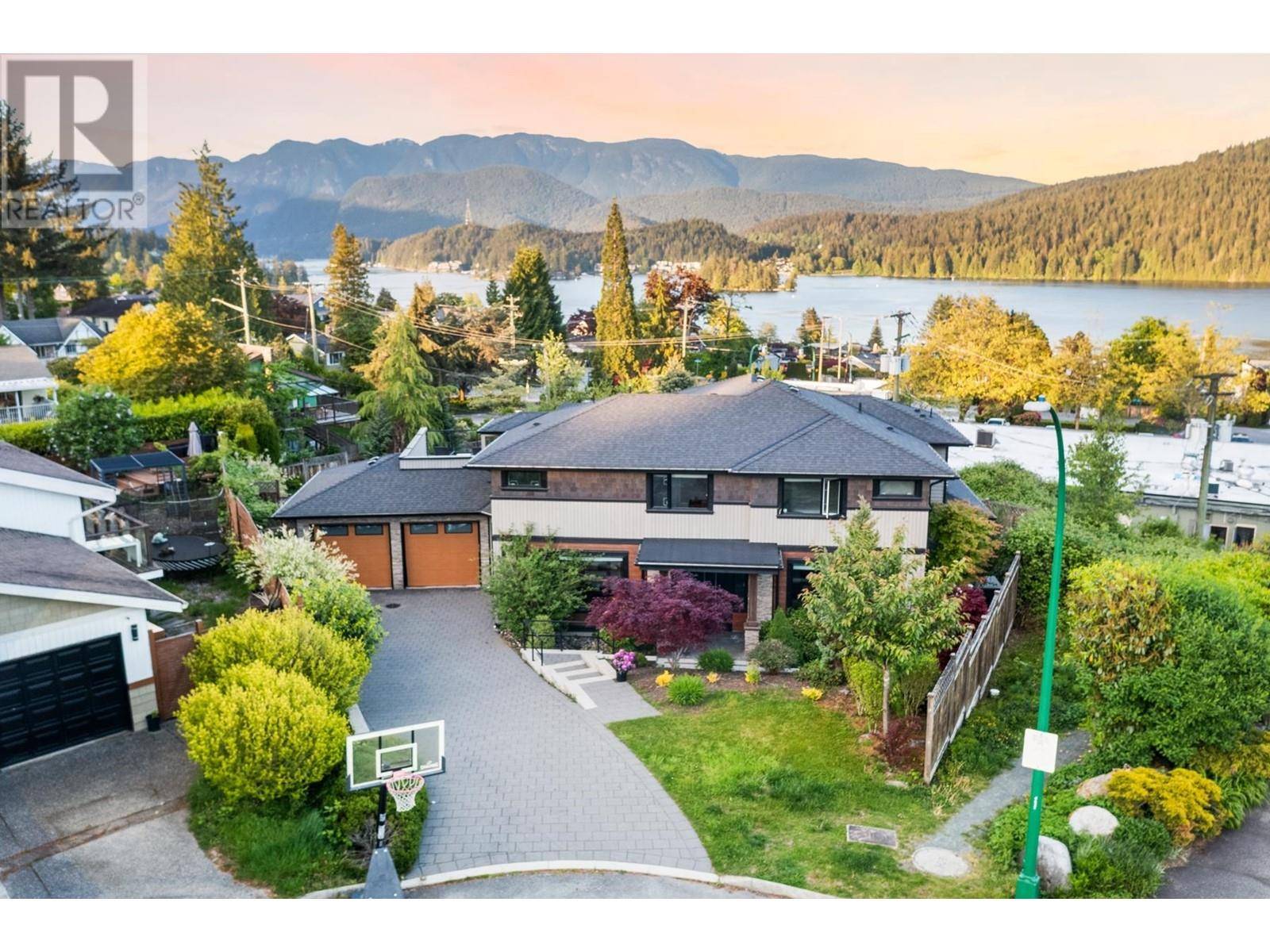 North Vancouver, BC V7G1Z9,434 FELTON PLACE