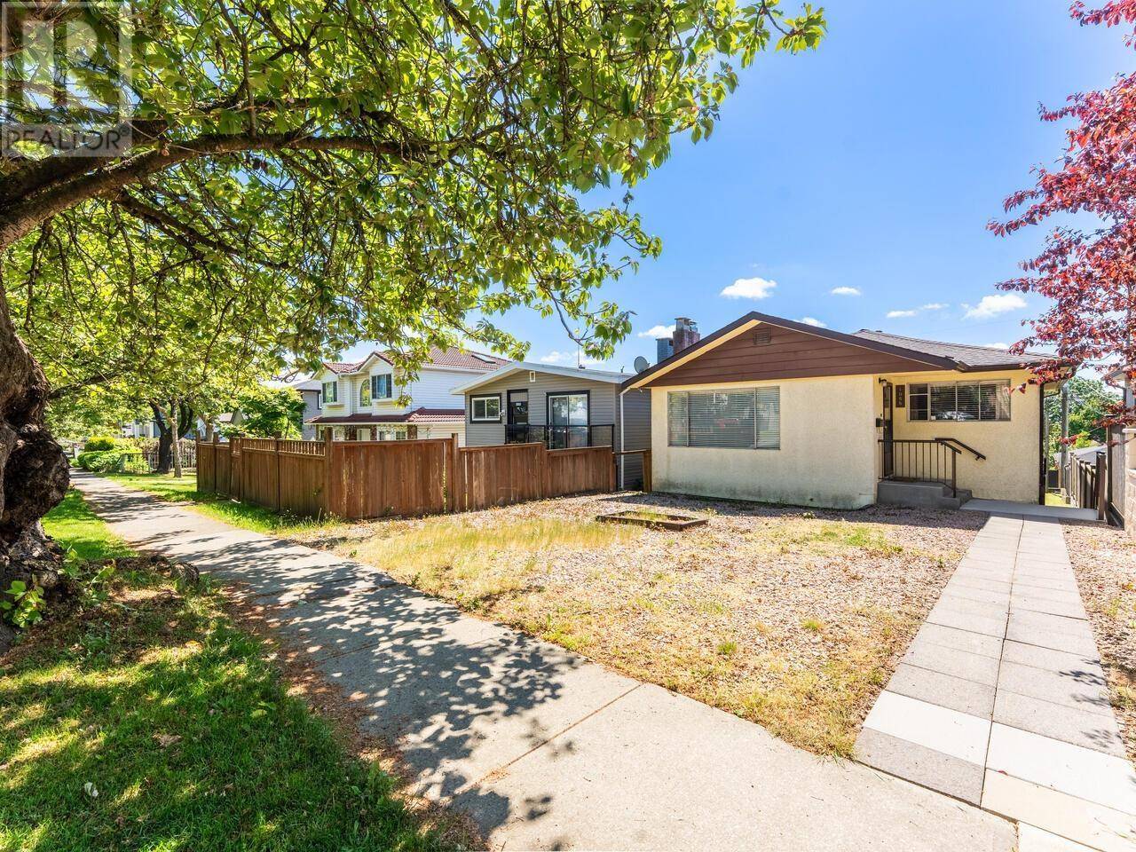 Vancouver, BC V5X2L1,1066 E 63RD AVENUE