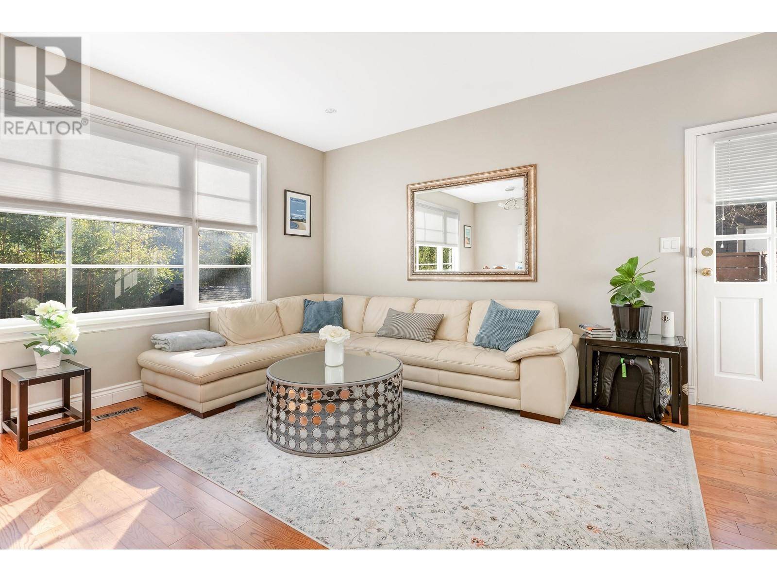 Vancouver, BC V6K1M7,2814 W 3RD AVENUE
