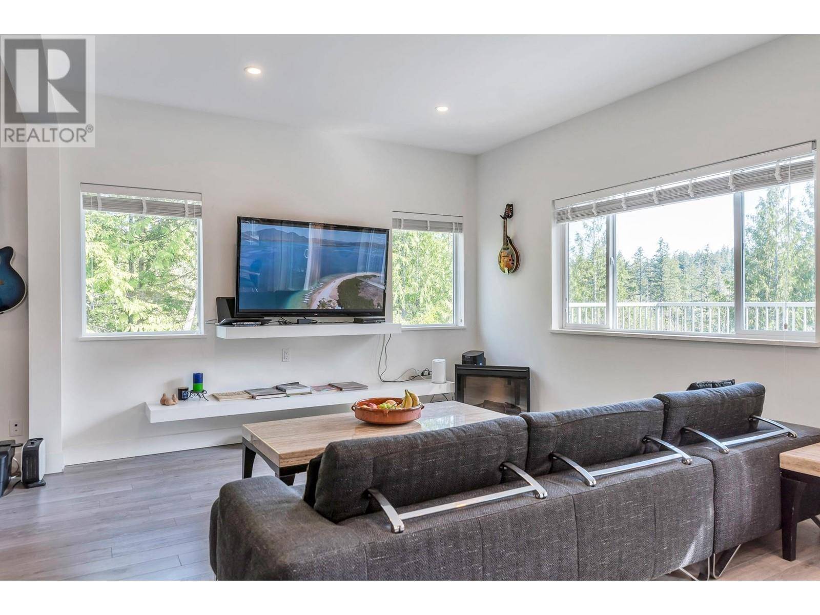 Halfmoon Bay, BC V7Z1G9,9431 STEPHENS WAY