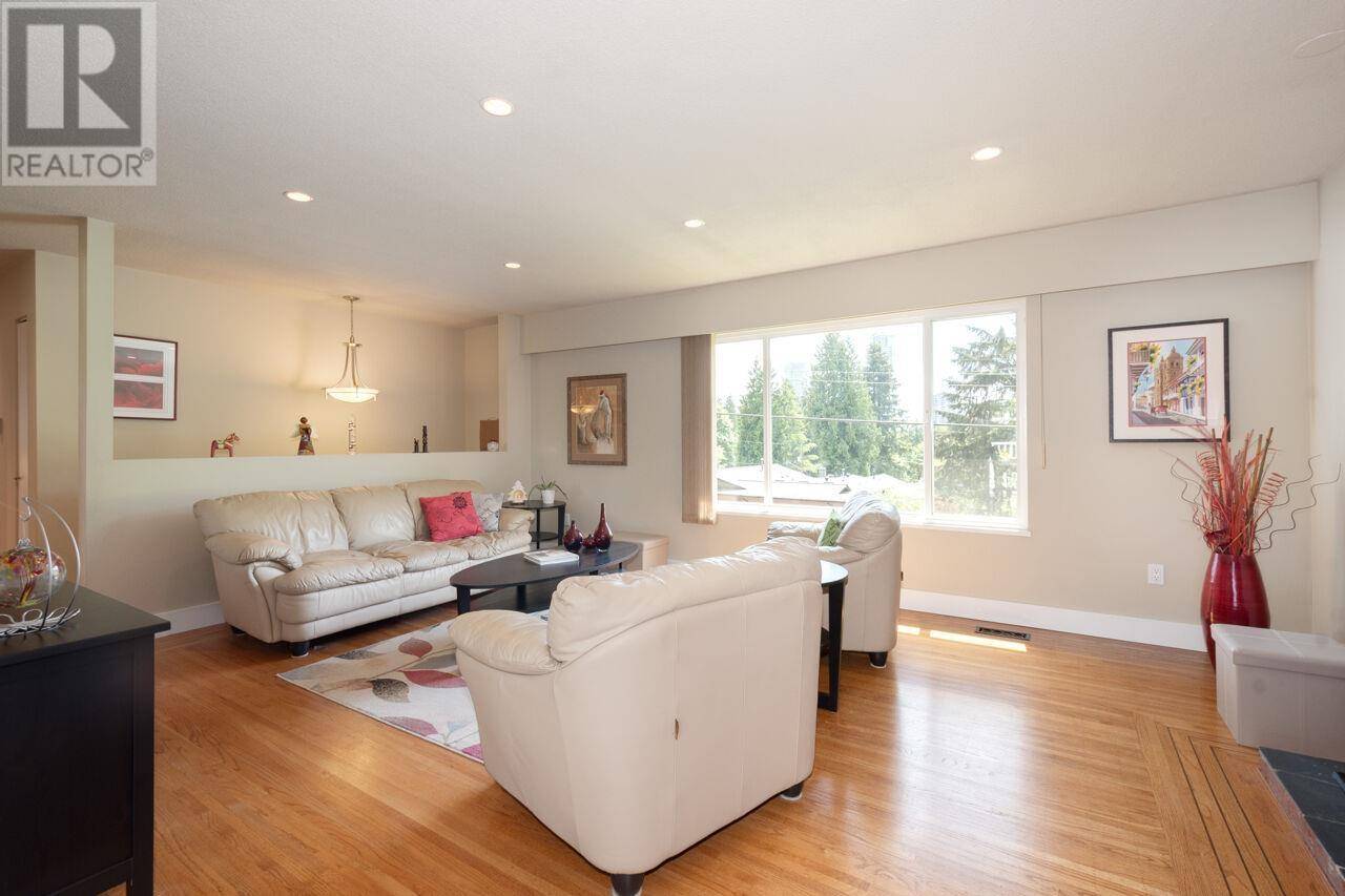 Coquitlam, BC V3J4A1,521 CHAPMAN AVENUE
