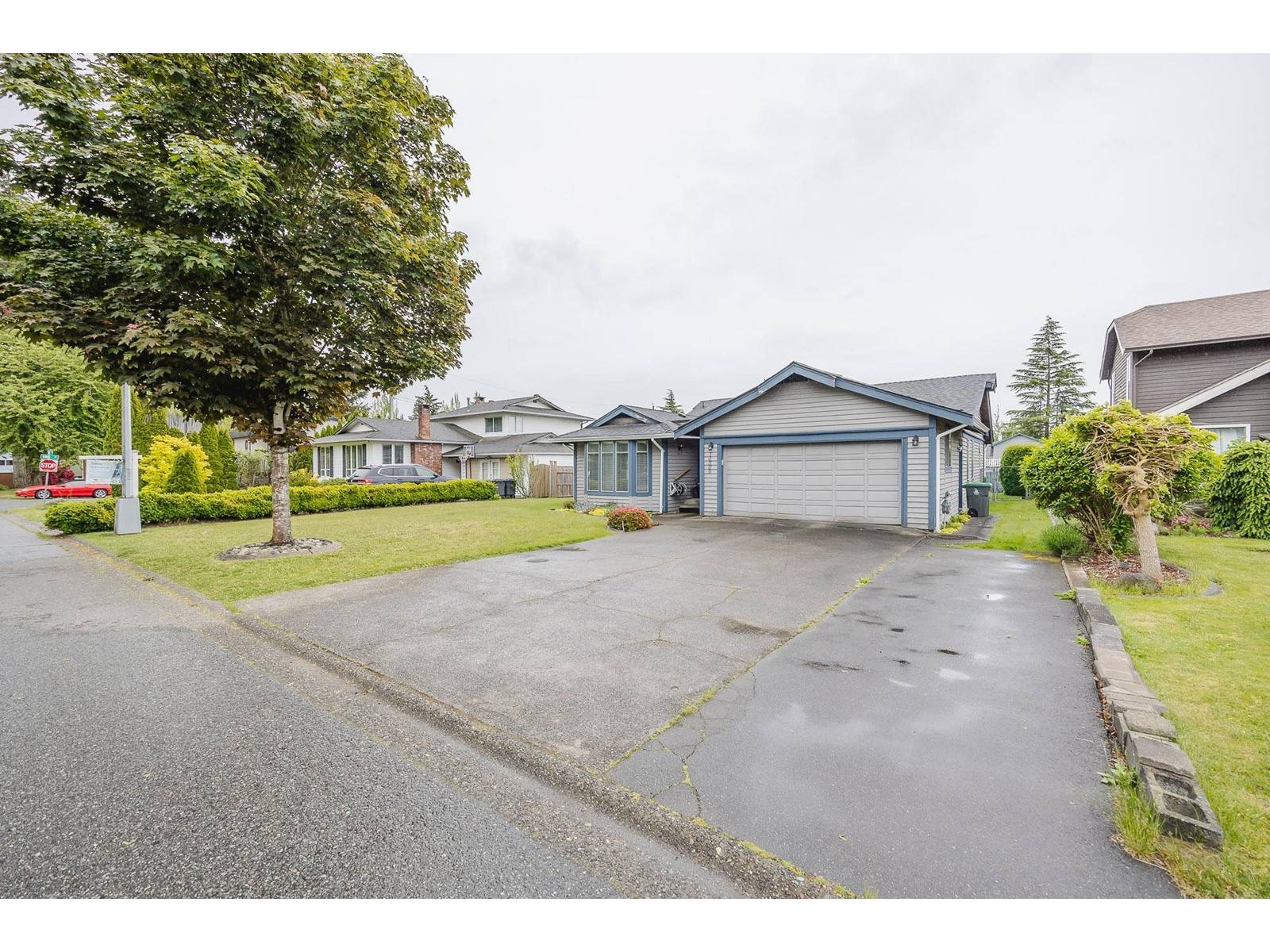 Surrey, BC V3R8B2,14586 89 AVENUE