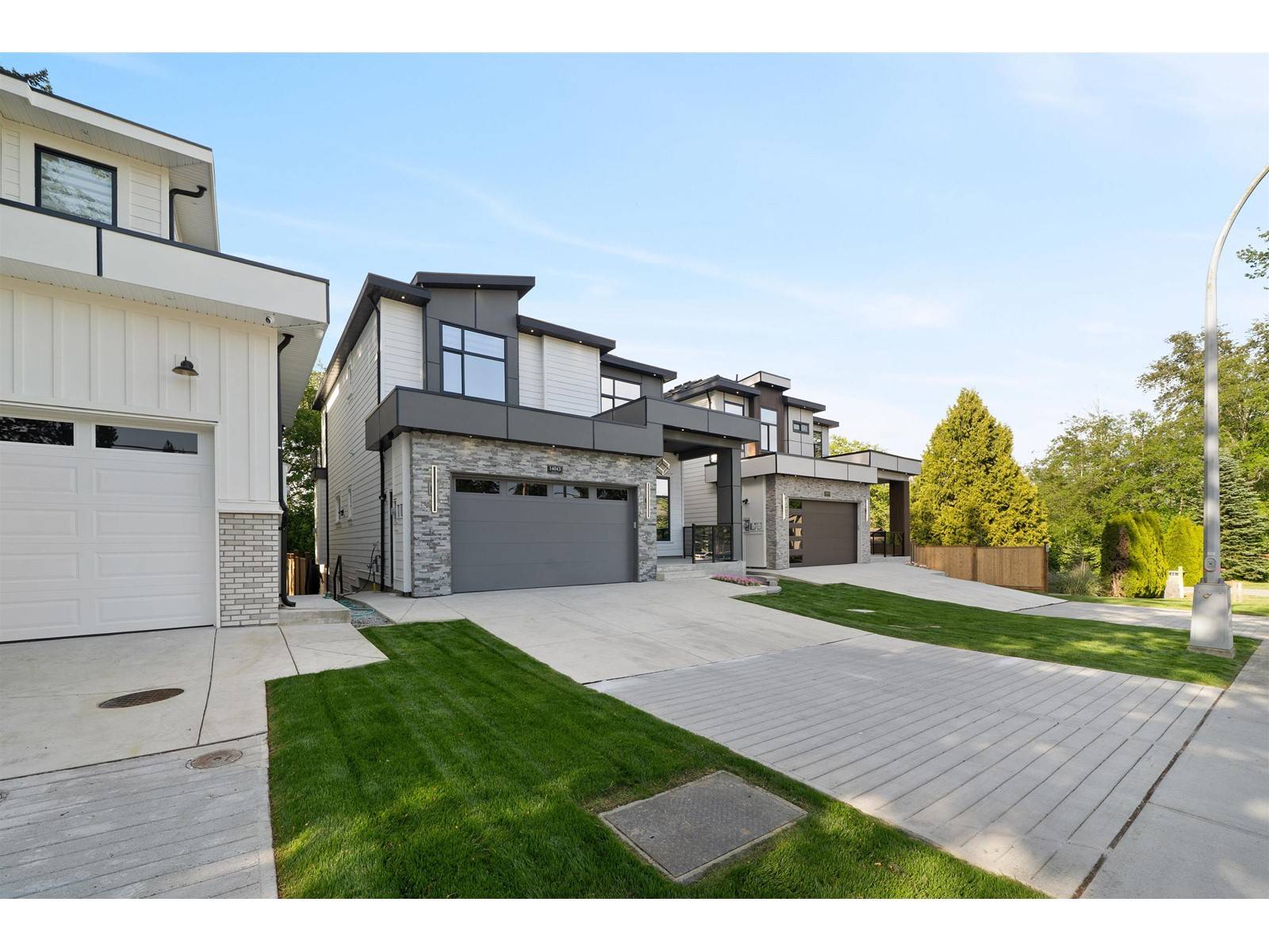 Surrey, BC V3W7T5,14043 80 AVENUE