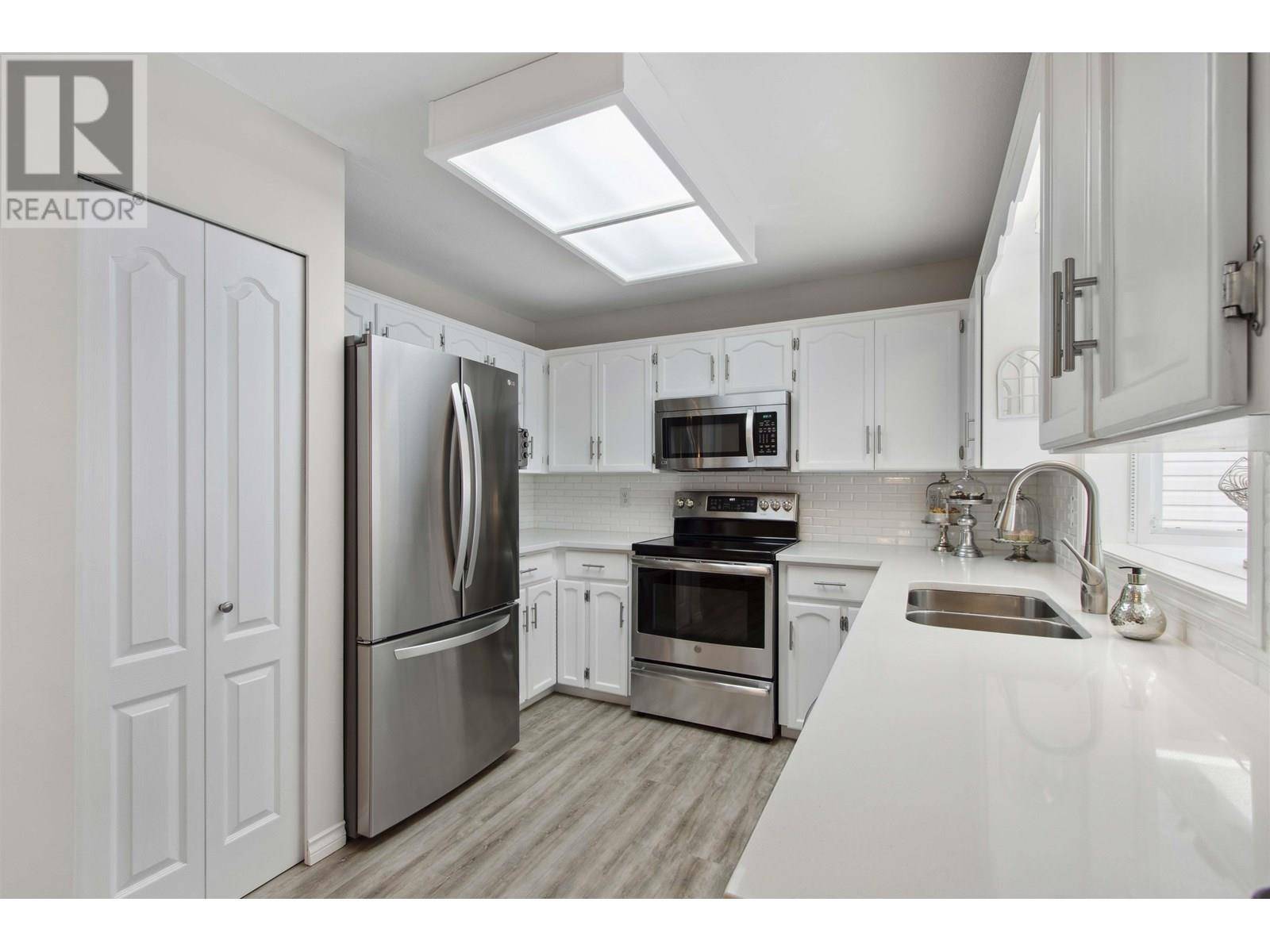 Pitt Meadows, BC V3Y2L4,19595 SOMERSET DRIVE