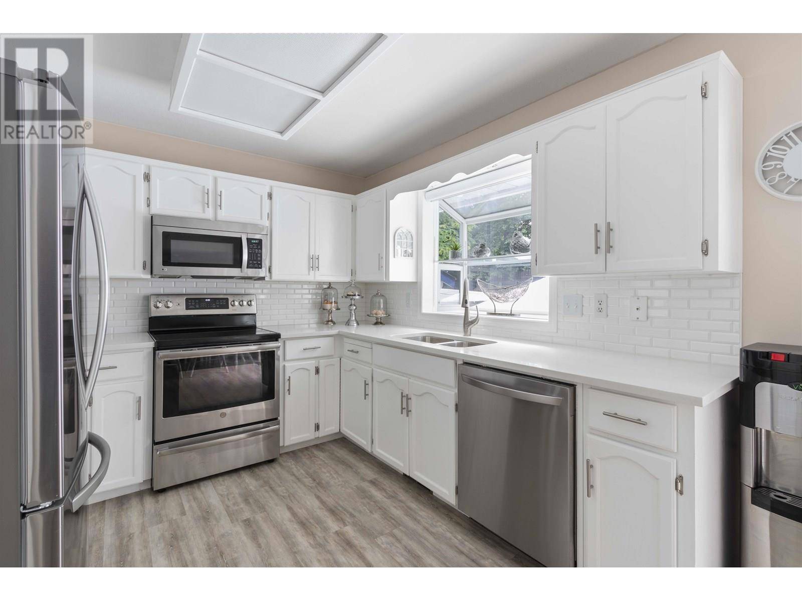 Pitt Meadows, BC V3Y2L4,19595 SOMERSET DRIVE