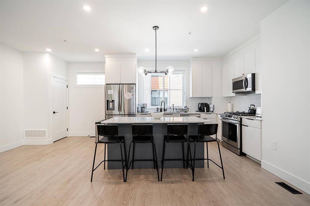 Surrey, BC V3X1T1,6138 128 #15