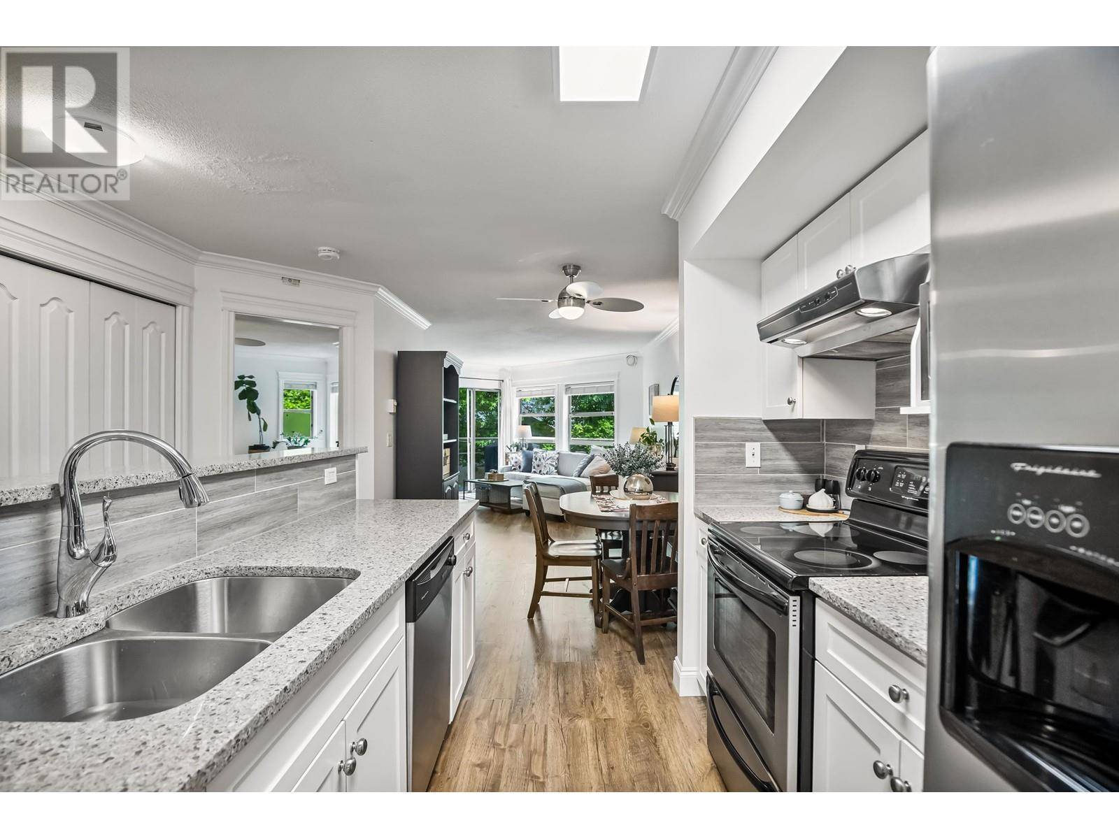 Maple Ridge, BC V2X3X8,22277 122 AVE #202