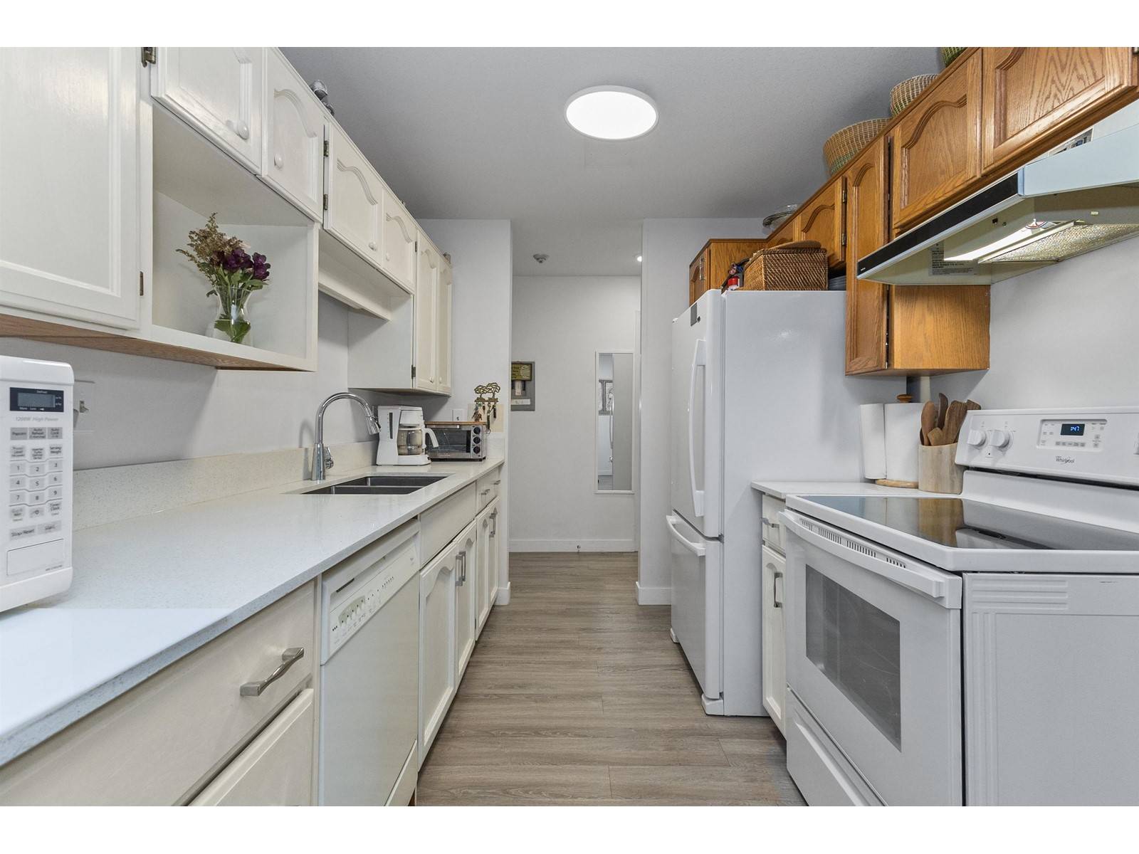 Abbotsford, BC V2S6Z5,33535 KING #105