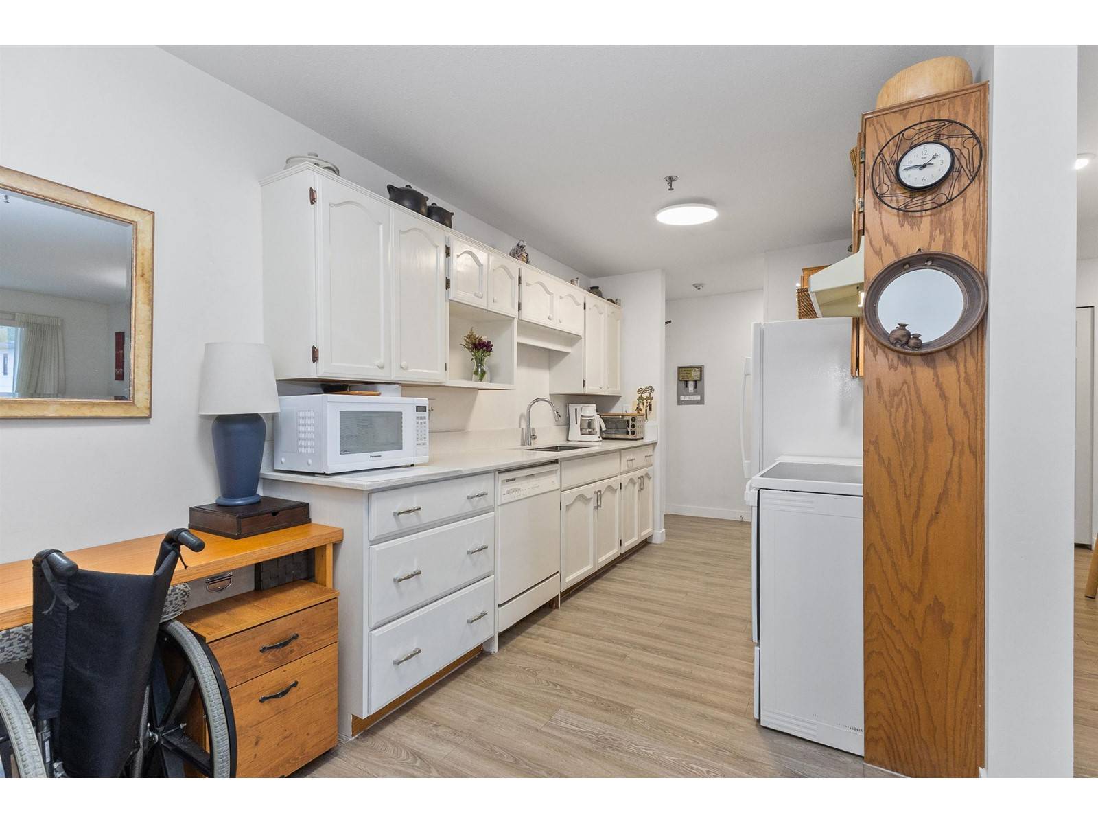 Abbotsford, BC V2S6Z5,33535 KING #105