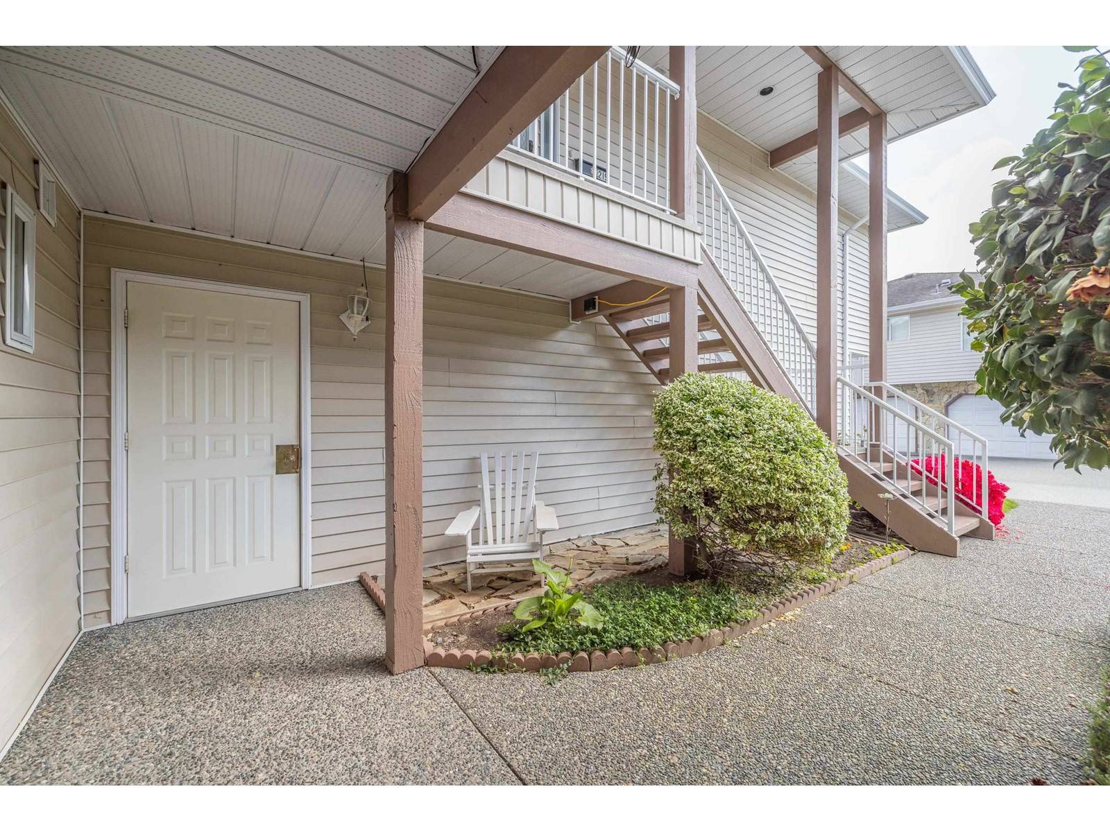 Surrey, BC V3W1C2,6875 121 #120