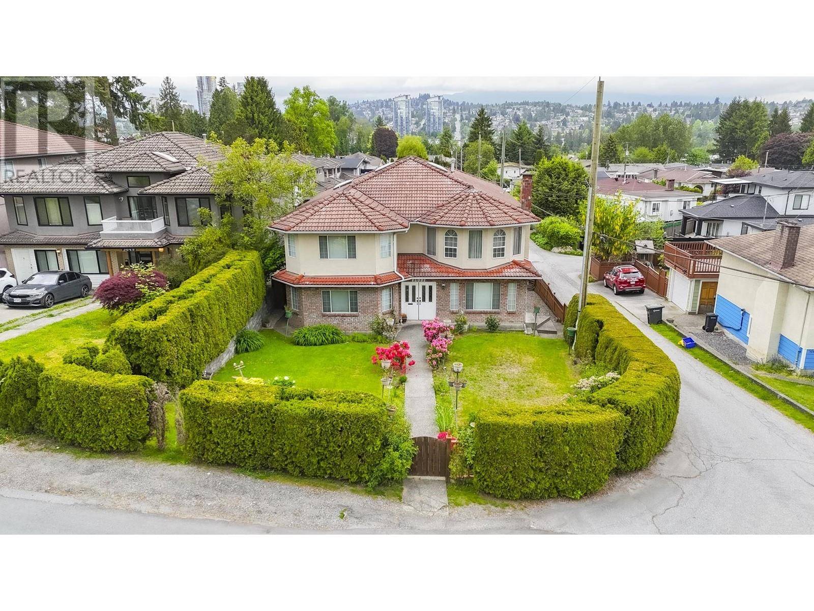 Burnaby, BC V5G1N4,5655 LAUREL STREET