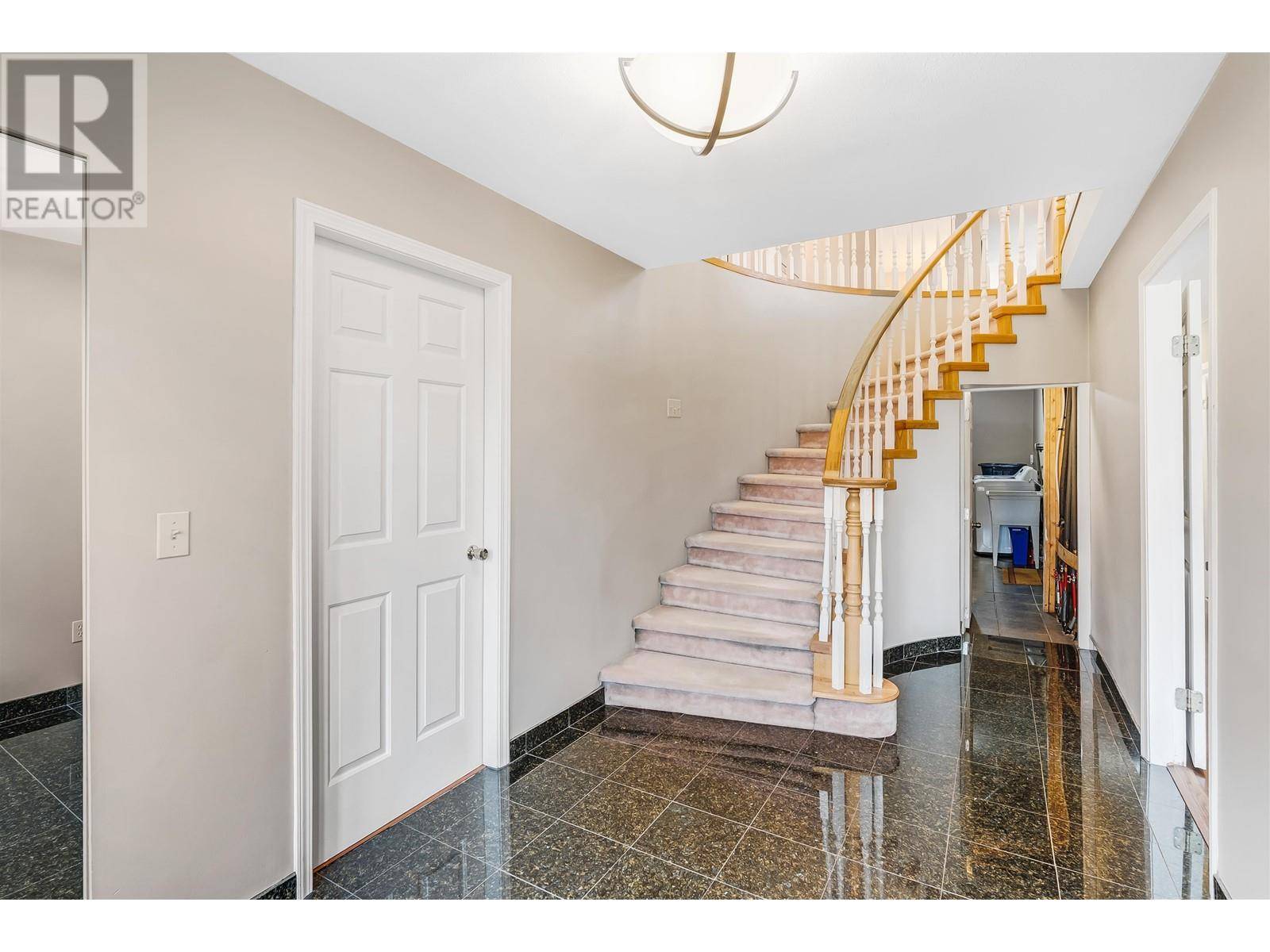 Burnaby, BC V5G1N4,5655 LAUREL STREET