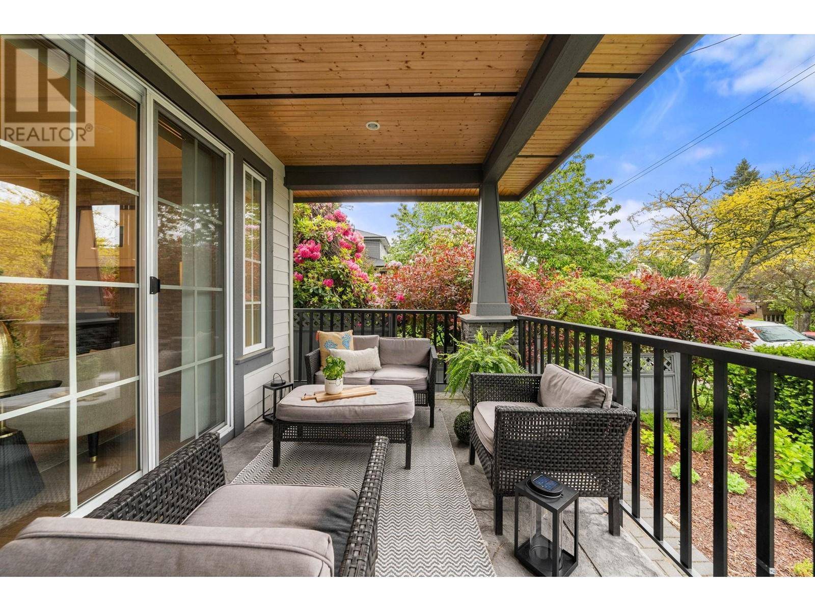 North Vancouver, BC V7L2B2,328 E 9TH STREET