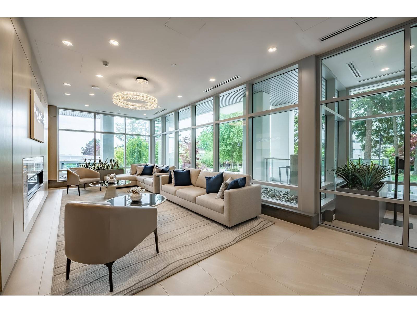 White Rock, BC V4B0C1,15165 THRIFT #1503