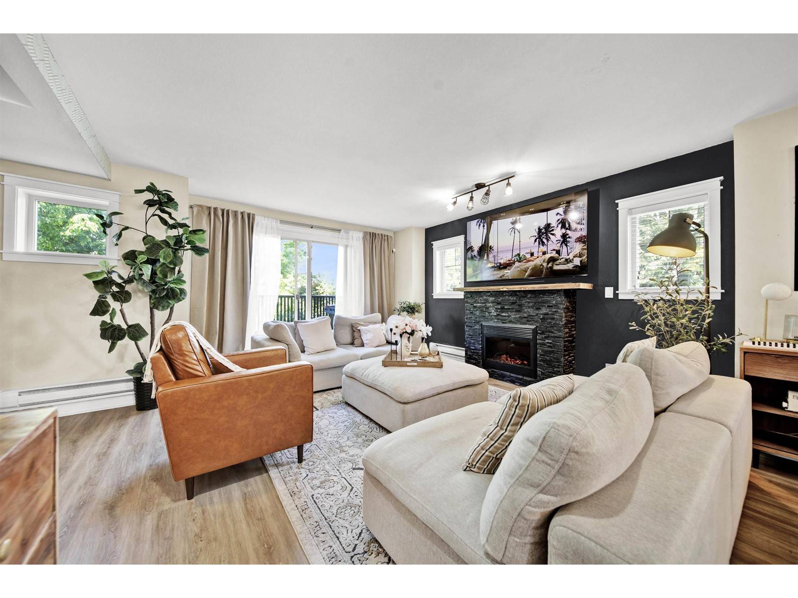 Surrey, BC V3W2N6,13368 72 #101