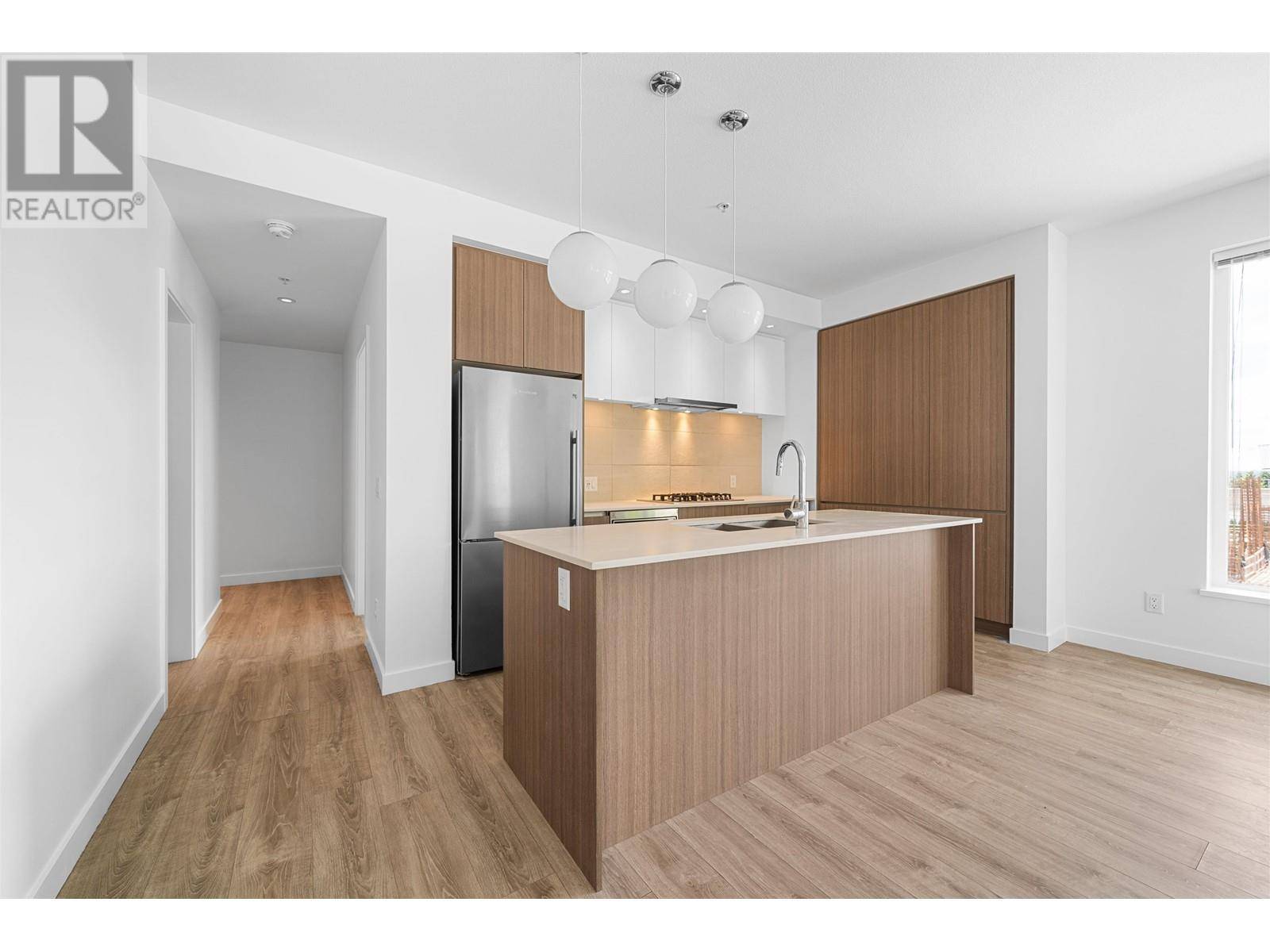 Coquitlam, BC V3J0H8,516 FOSTER AVE AVE #209