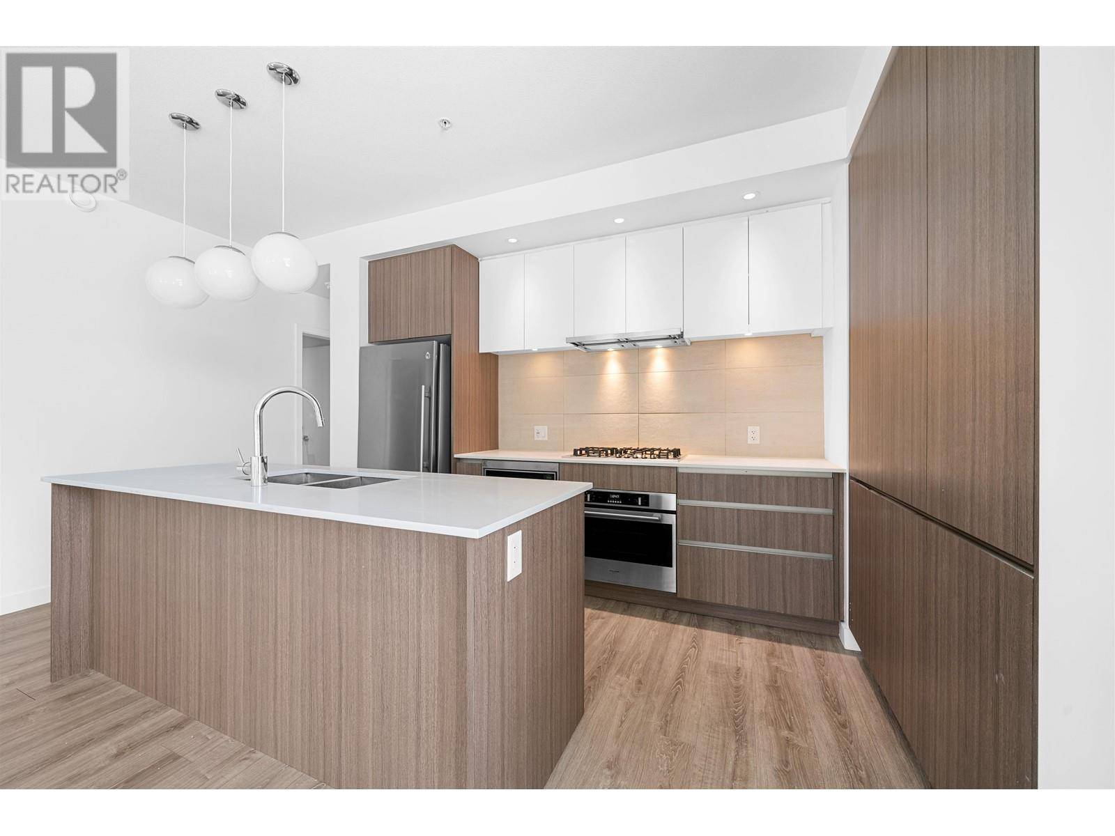 Coquitlam, BC V3J0H8,516 FOSTER AVE AVE #209