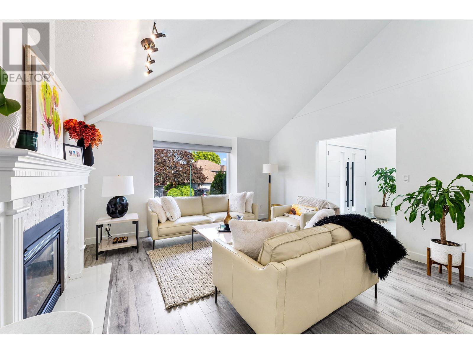 Coquitlam, BC V3C5P8,2799 MARA DRIVE