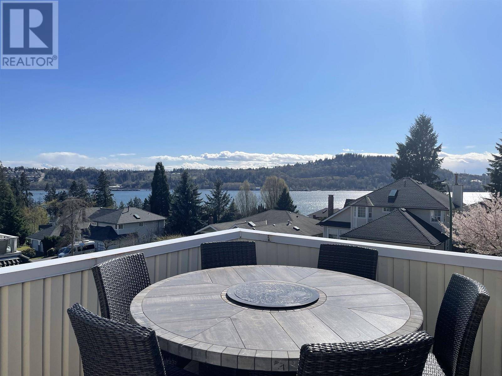 North Vancouver, BC V7G2M2,318 ROCHE POINT DRIVE
