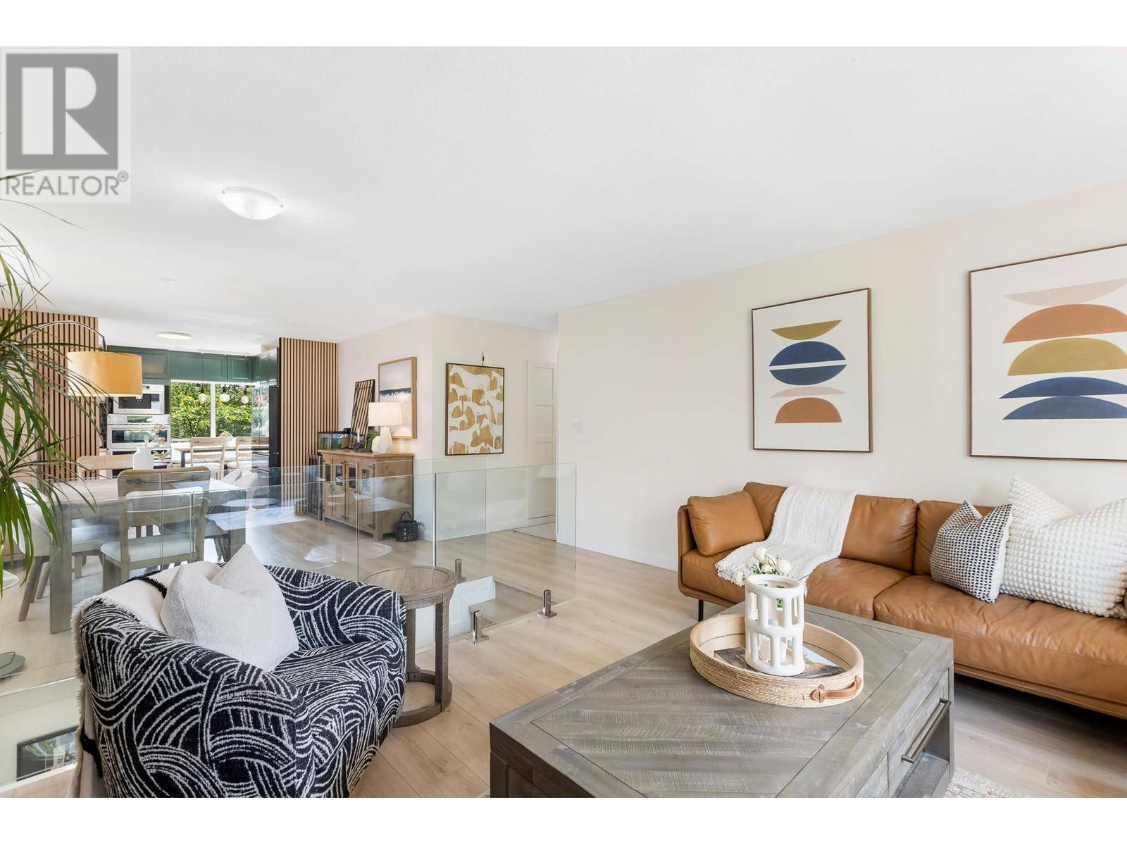 Coquitlam, BC V3B5H2,2860 BANBURY AVENUE