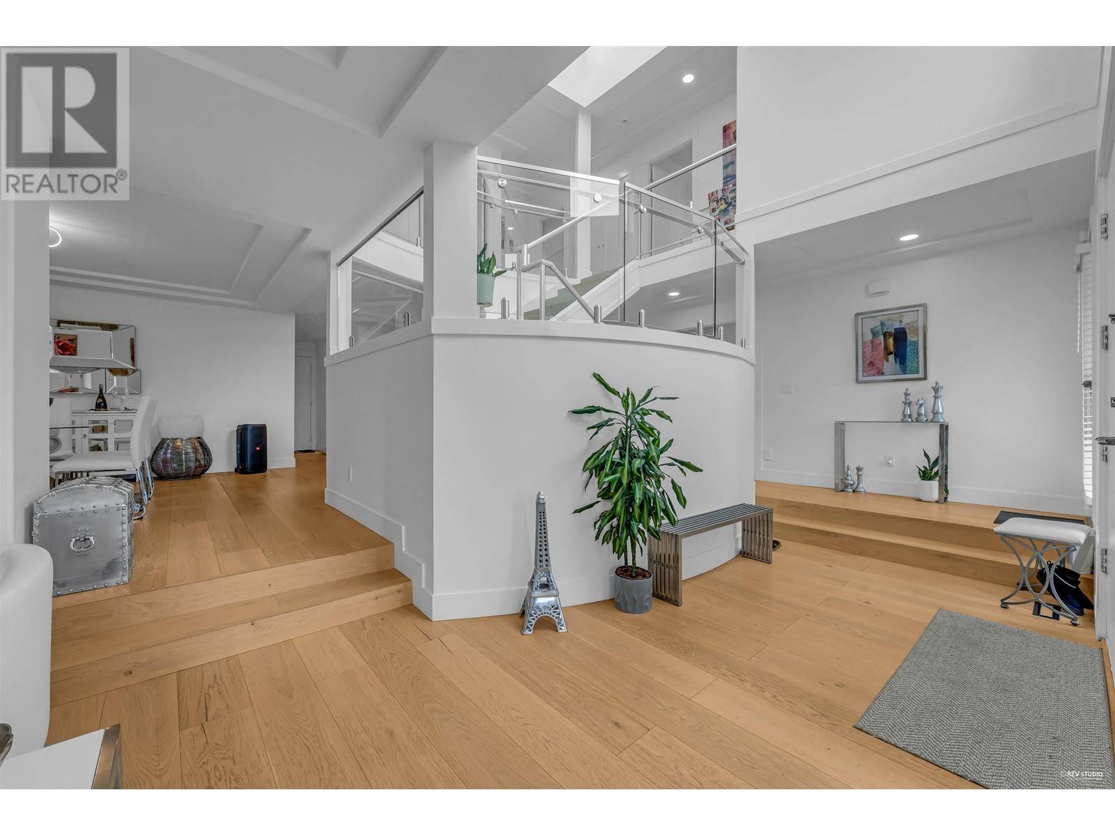 West Vancouver, BC V7V2A2,1543 JEFFERSON AVENUE