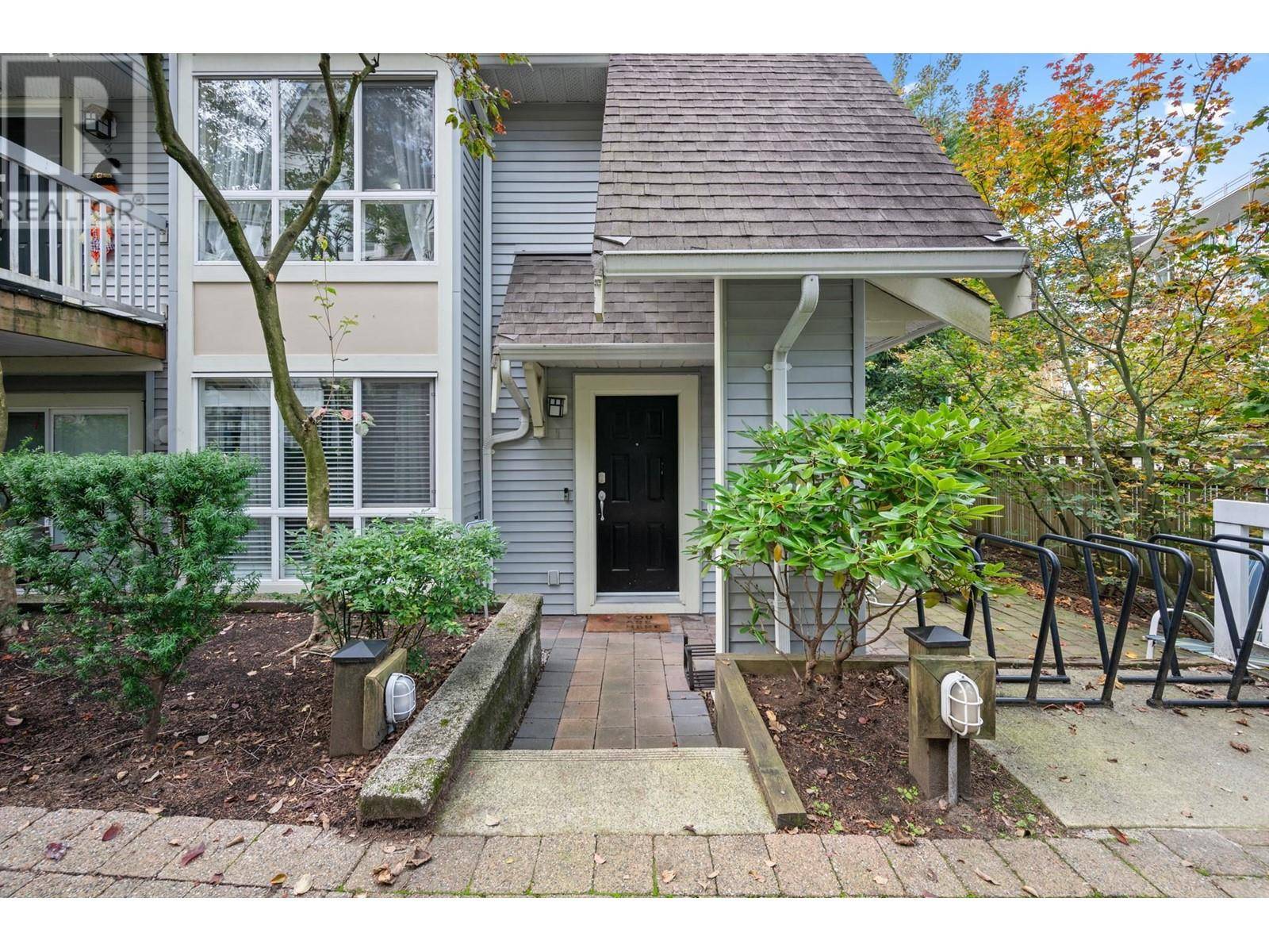 North Vancouver, BC V7J1Z6,1075 LYNN VALLEY RD #1