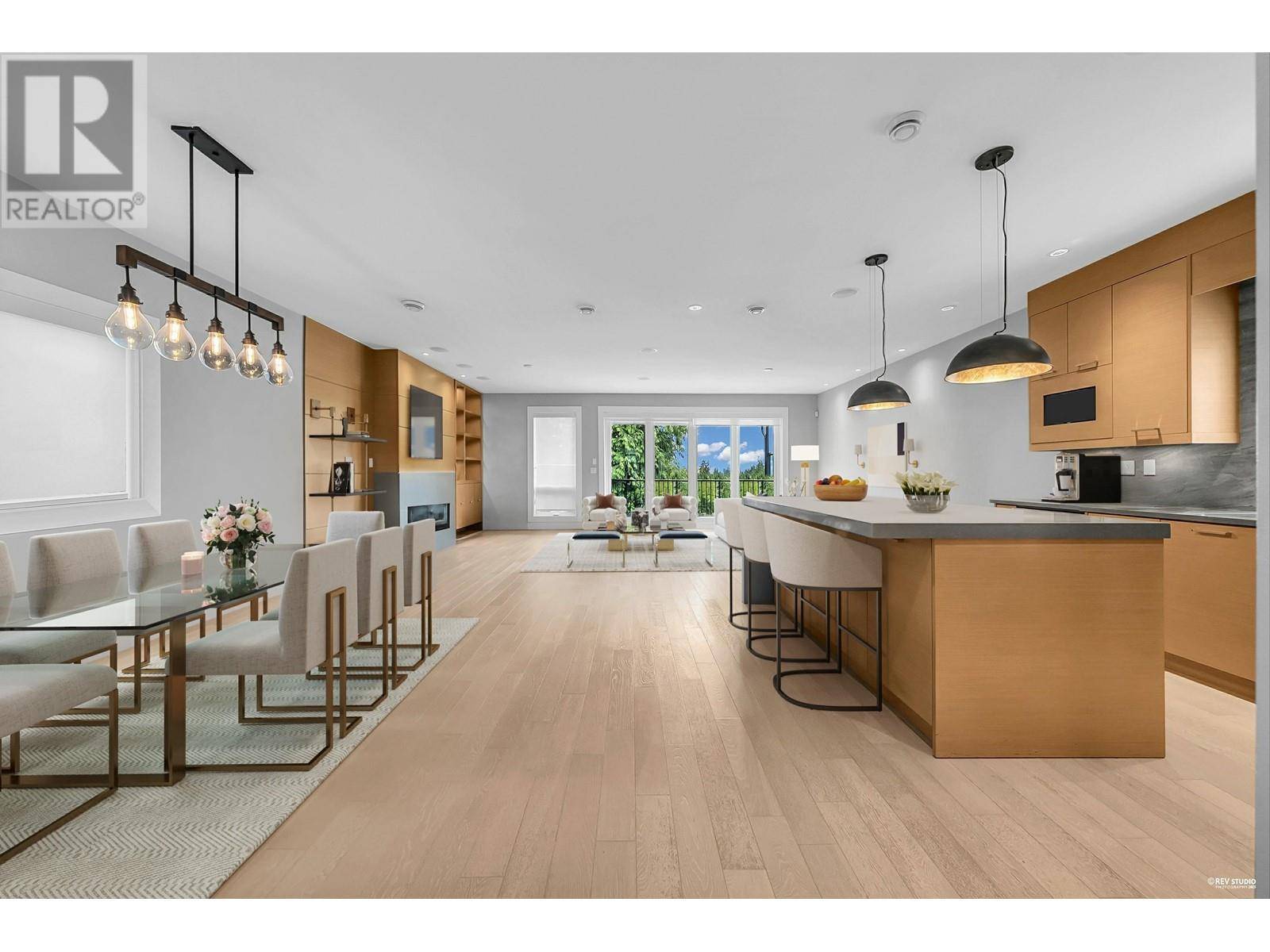 North Vancouver, BC V7R2M6,1033 PROSPECT AVENUE