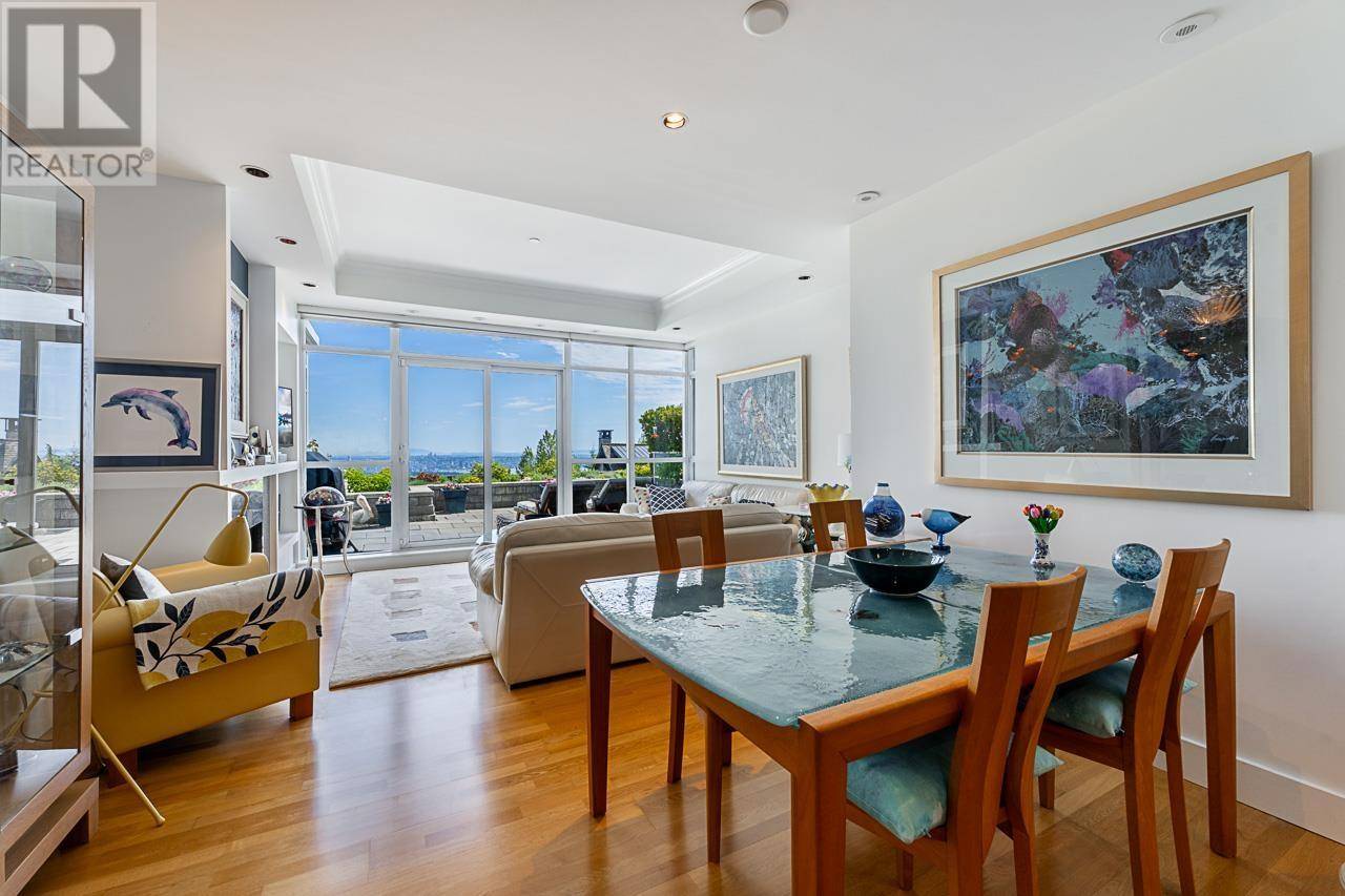 West Vancouver, BC V7S3J4,2210 CHIPPENDALE RD #103
