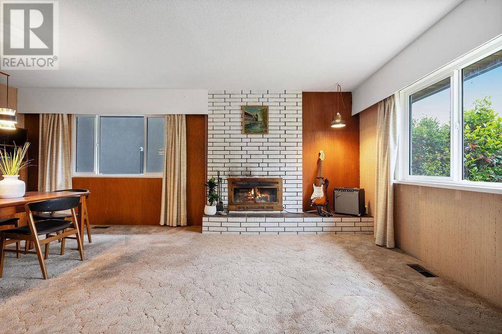 North Vancouver, BC V7K1L9,1560 BURRILL AVENUE