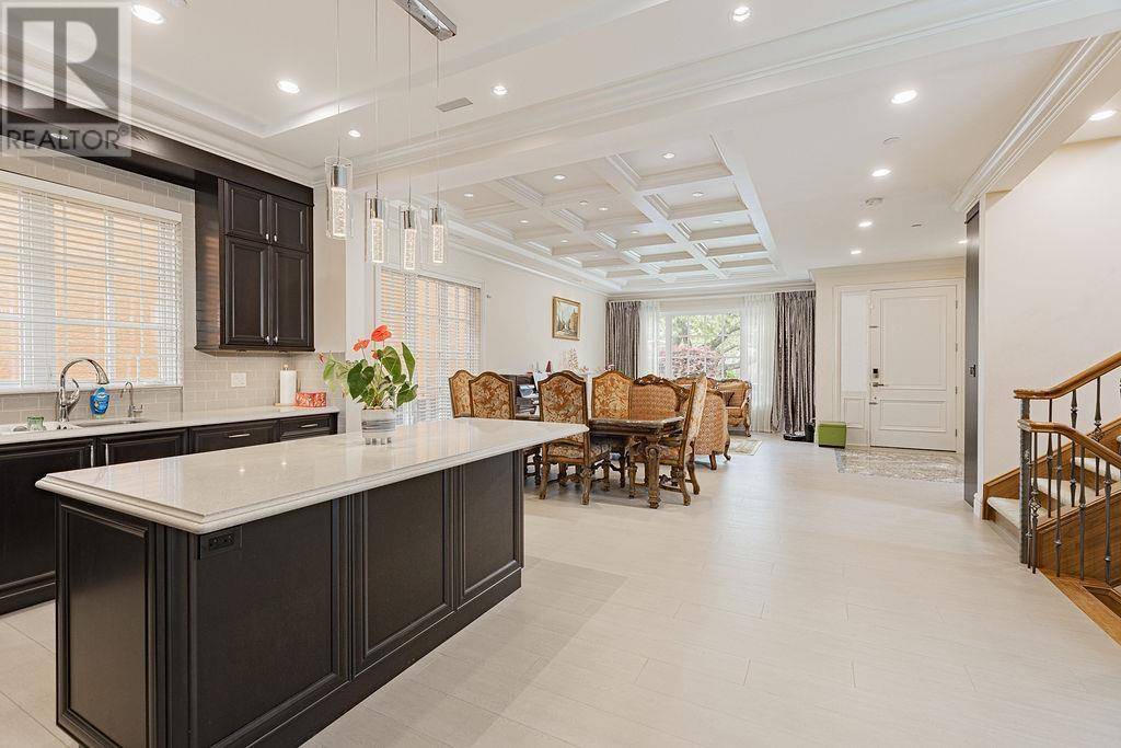 Vancouver, BC V6P2L3,742 W 64TH AVENUE