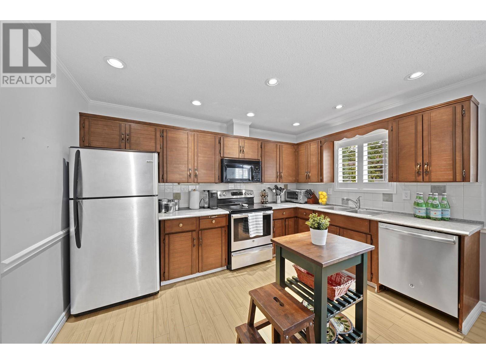 Coquitlam, BC V3E1R1,1271 BLUFF DRIVE