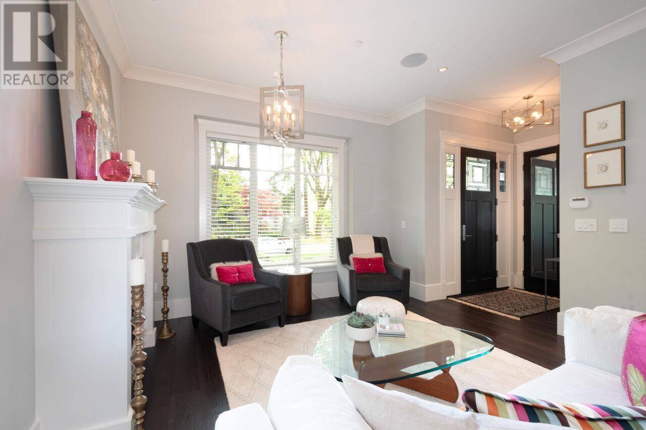 Vancouver, BC V6S1Z4,3903 W 32ND AVENUE