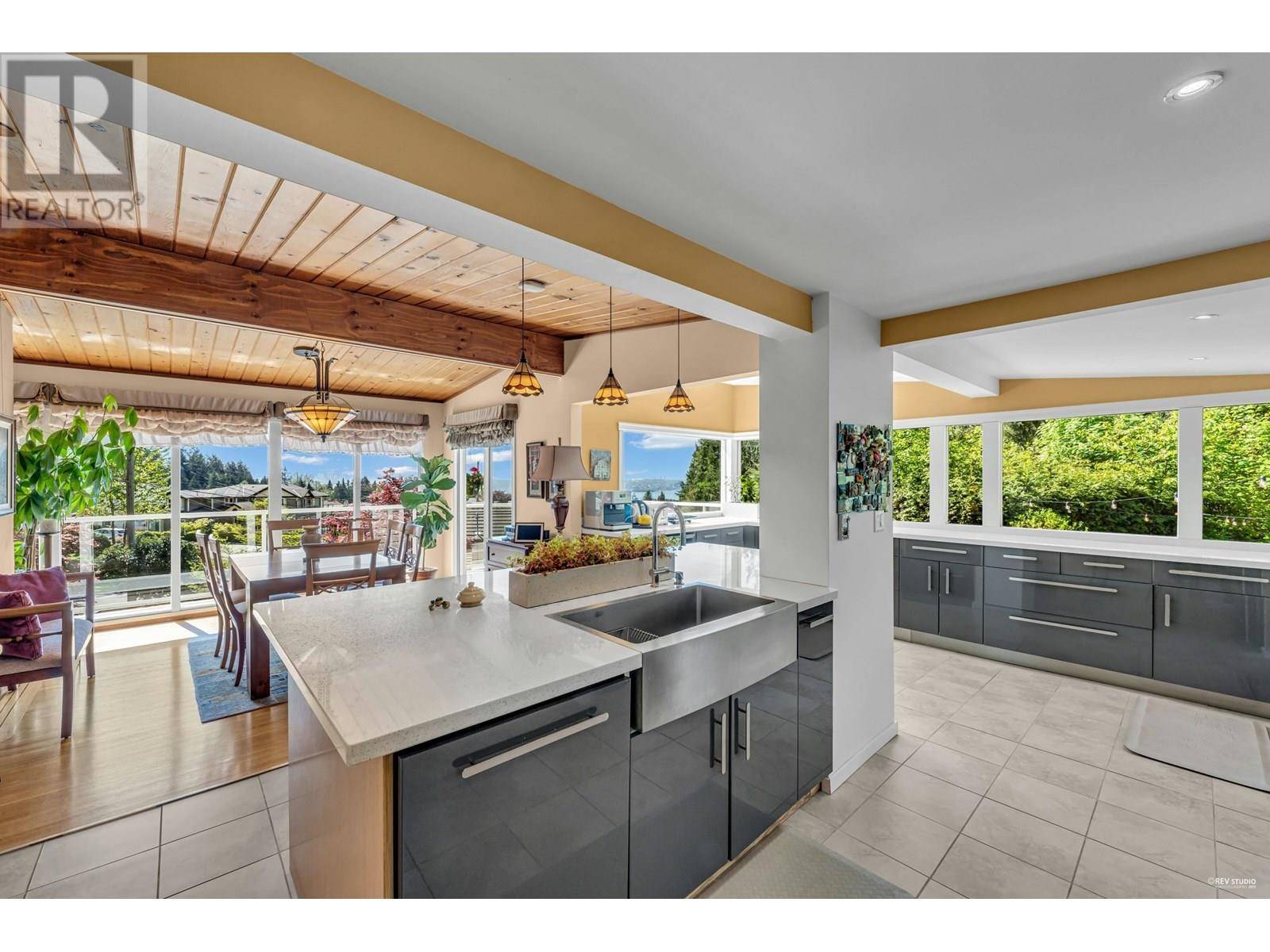 North Vancouver, BC V7N4A7,4323 VALENCIA AVENUE