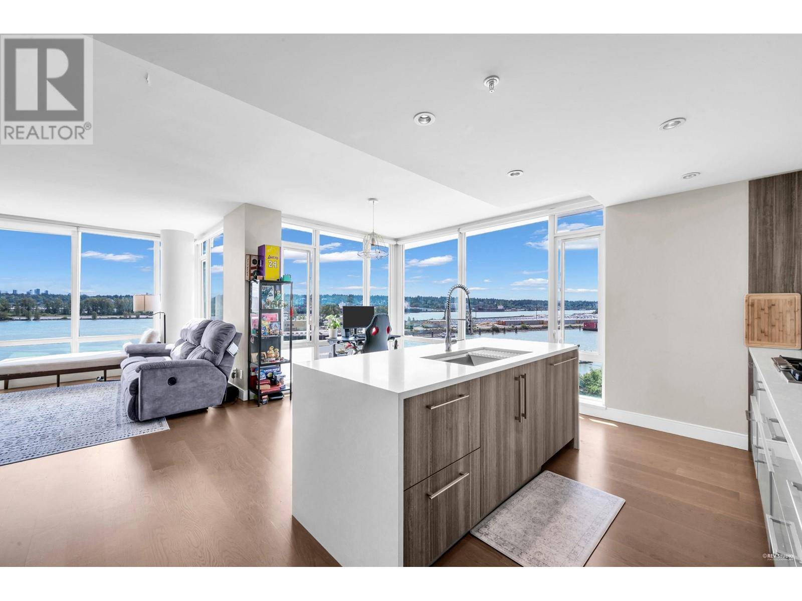 New Westminster, BC V3M0J9,210 SALTER ST #808