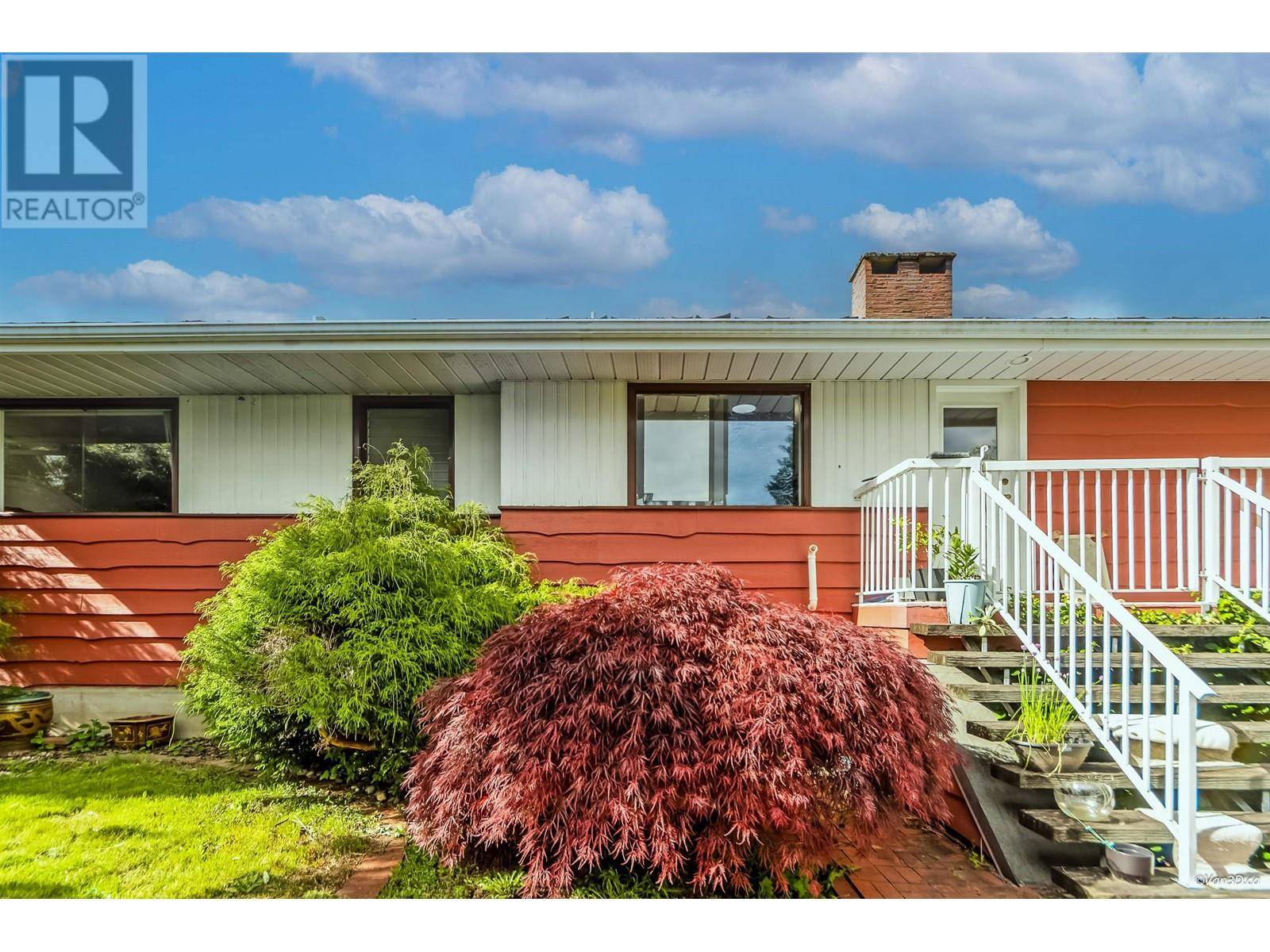 Burnaby, BC V5G3A3,4872 GILPIN COURT