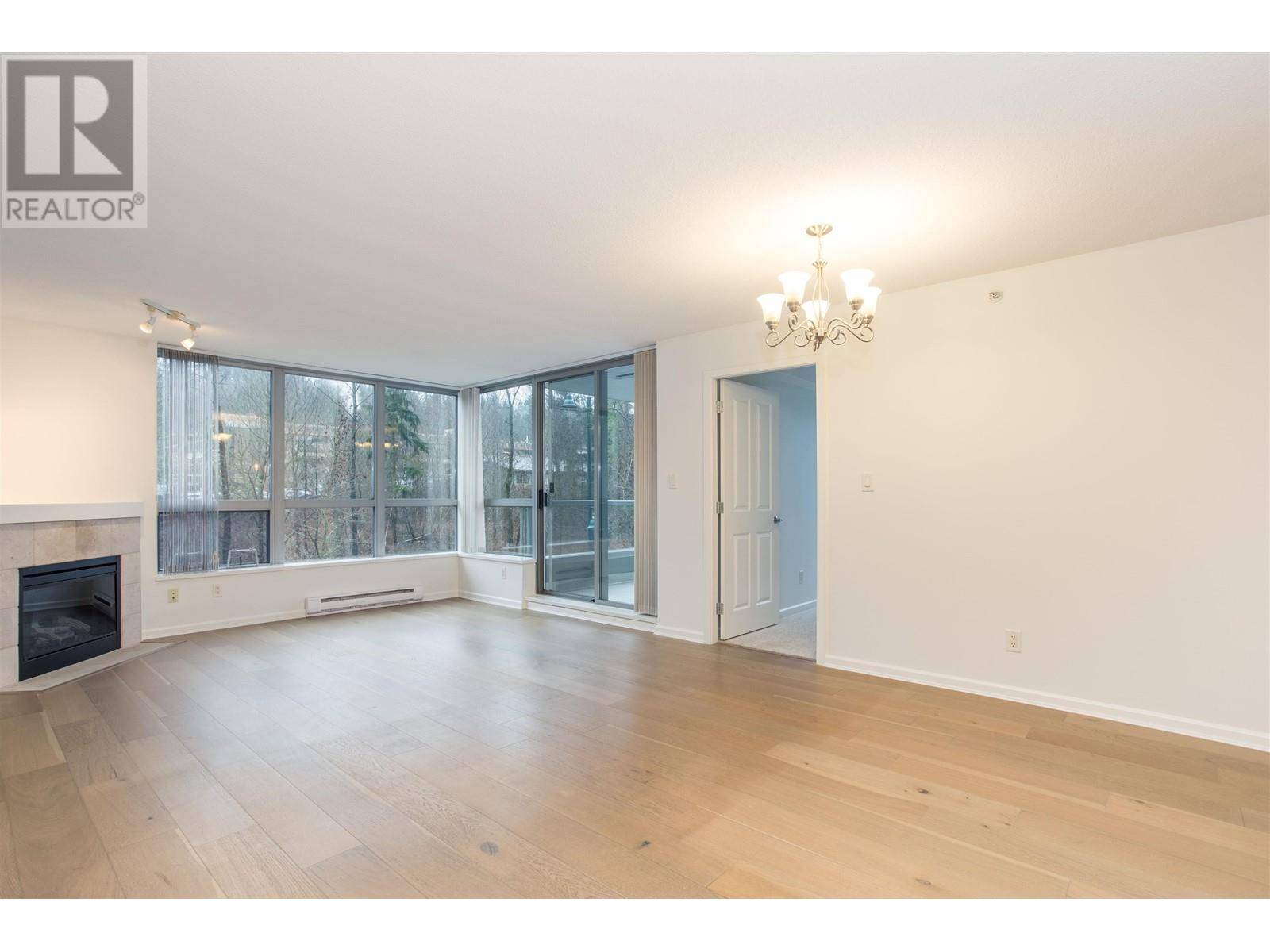 Port Moody, BC V3H5N2,290 NEWPORT DR #302