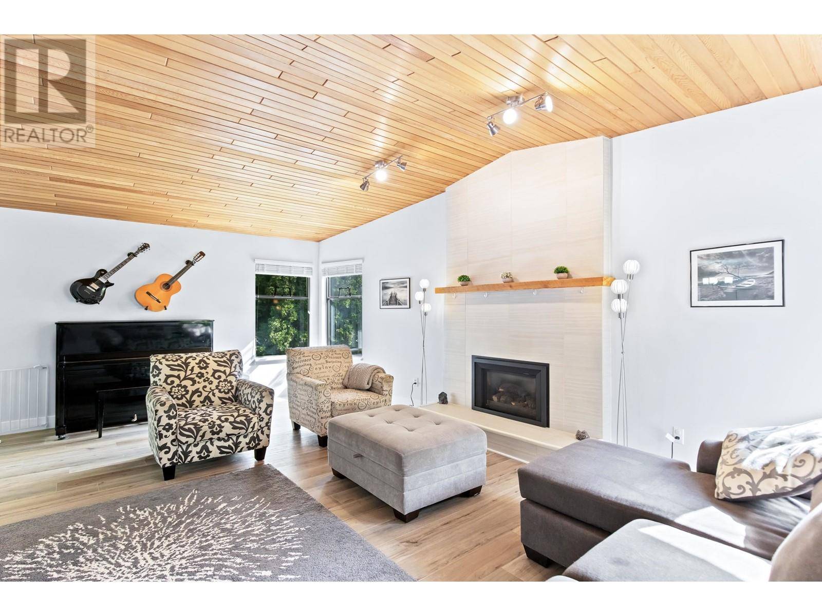 Pitt Meadows, BC V3Y1K1,19436 118B AVENUE