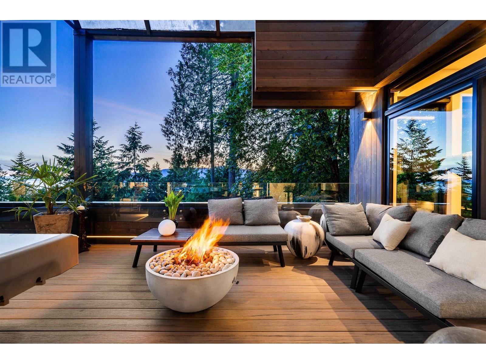 West Vancouver, BC V7W2W8,5325 MONTIVERDI PLACE