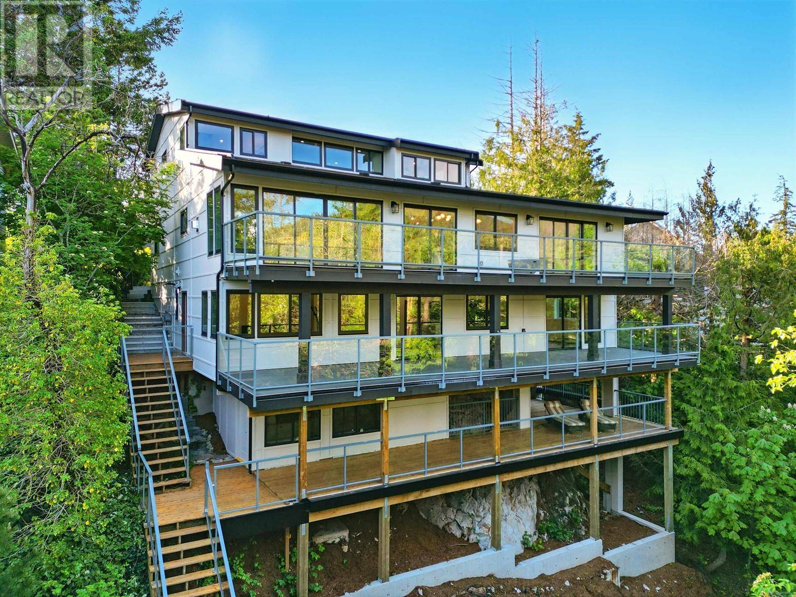 West Vancouver, BC V7W1Y2,6230 SUMMIT AVENUE