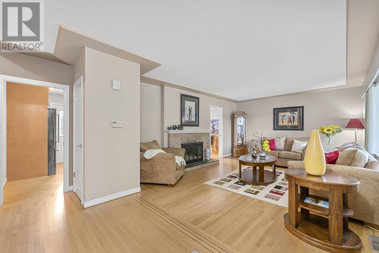 Burnaby, BC V5E2N2,5537 RUGBY STREET