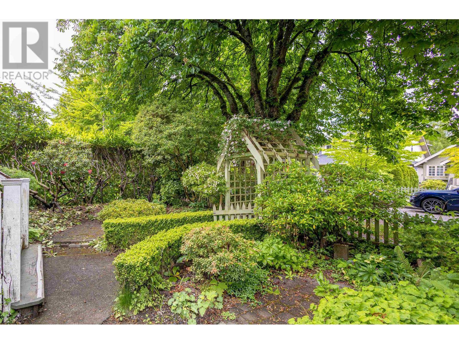 Vancouver, BC V6K2X8,3012 W 14TH AVENUE