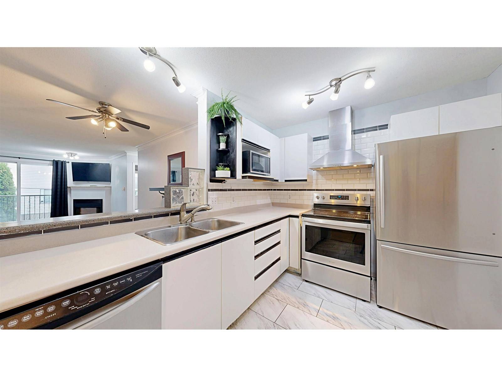 Abbotsford, BC V2S1L6,33887 MARSHALL #202